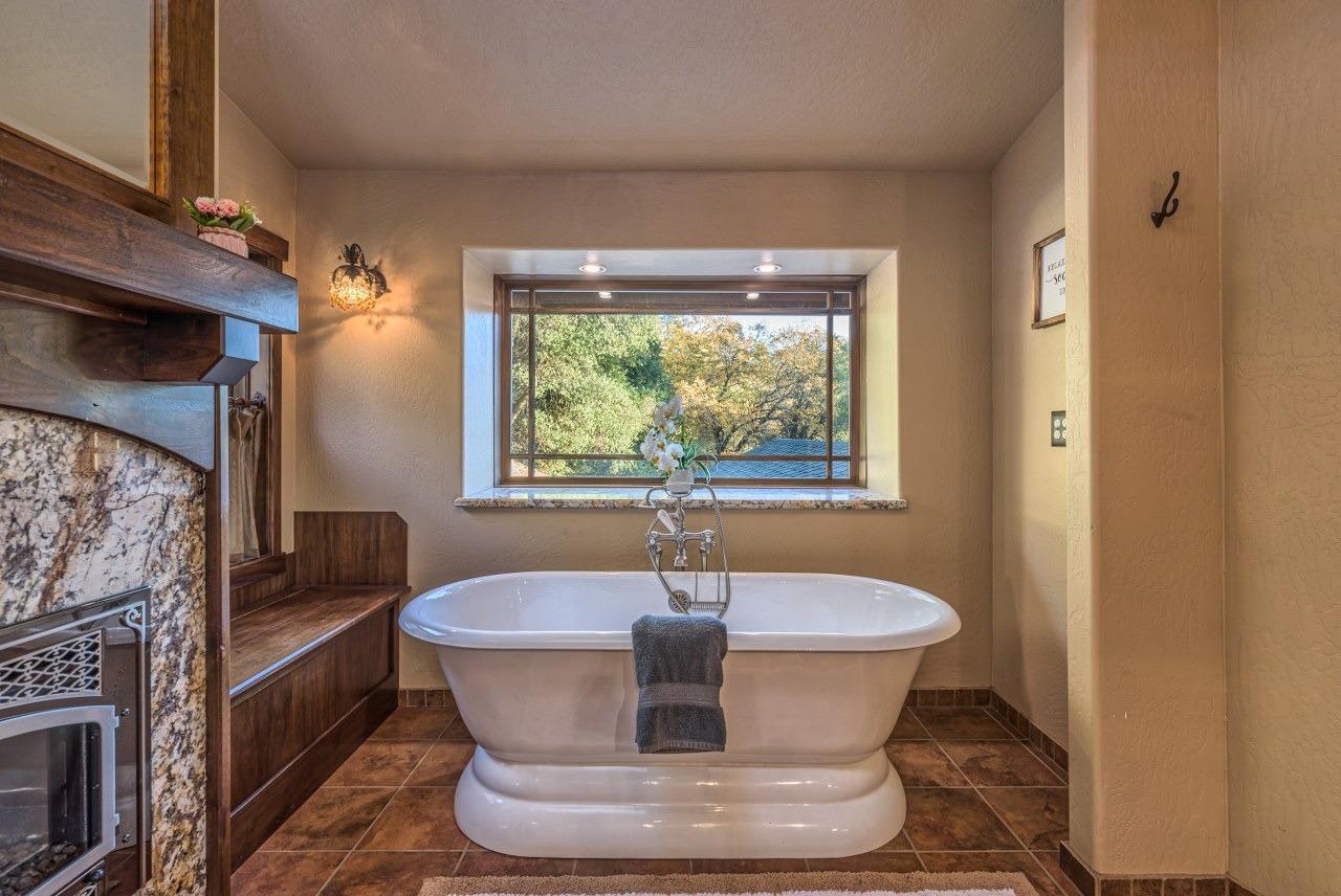 Oakhurst, California, 93644, United States, 3 Bedrooms Bedrooms, ,3 BathroomsBathrooms,Residential,For Sale,1982627