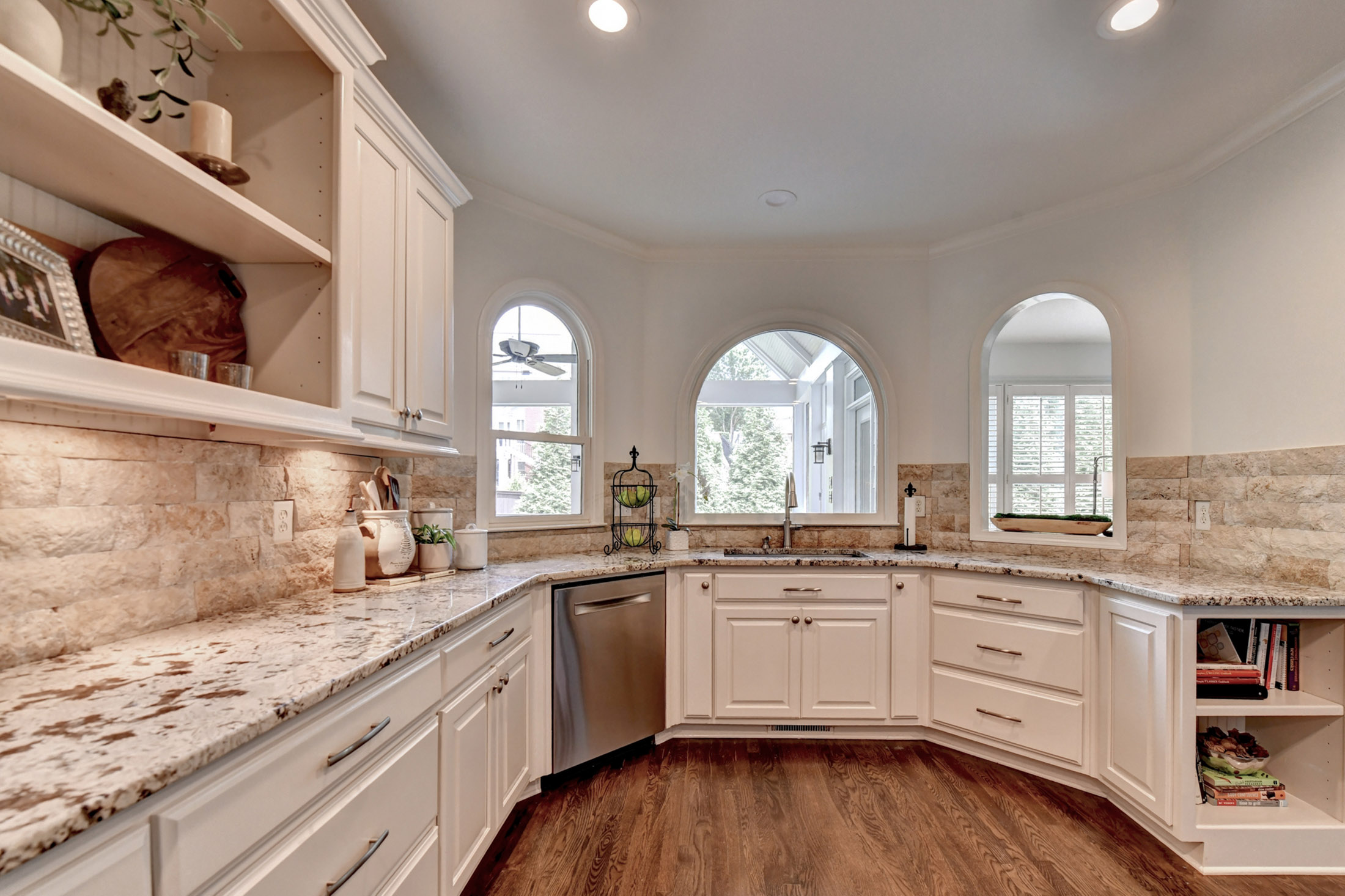  Stunning, Fully Renovated Glen Abbey Home Nestled in the Heart of Alpharetta - 物件實景