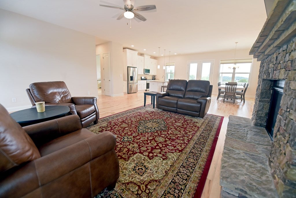Blairsville, Georgia, 30512, United States, 3 Bedrooms Bedrooms, ,3 BathroomsBathrooms,Residential,For Sale,1846972