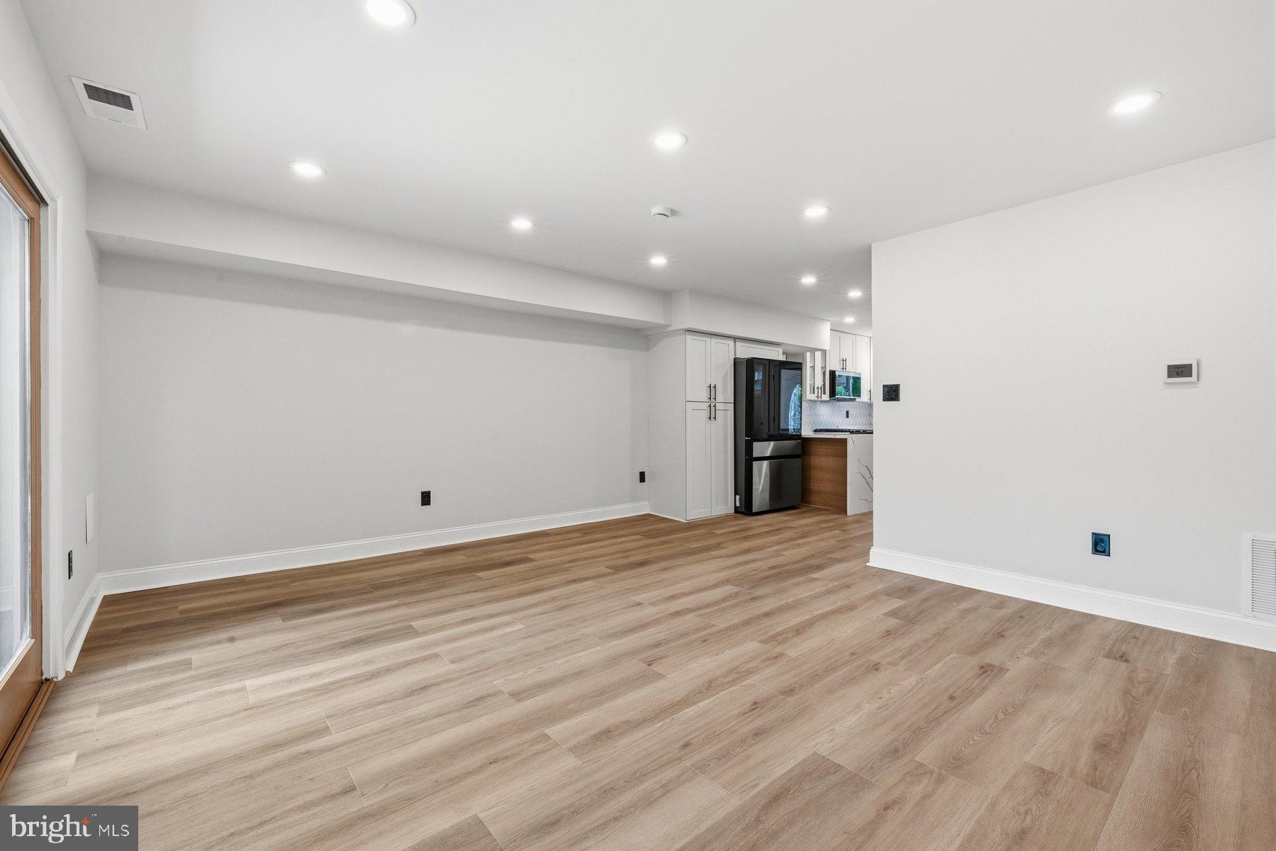 Alexandria, Virginia, 22314, United States, 2 Bedrooms Bedrooms, ,3 BathroomsBathrooms,Residential,For Sale,2049210