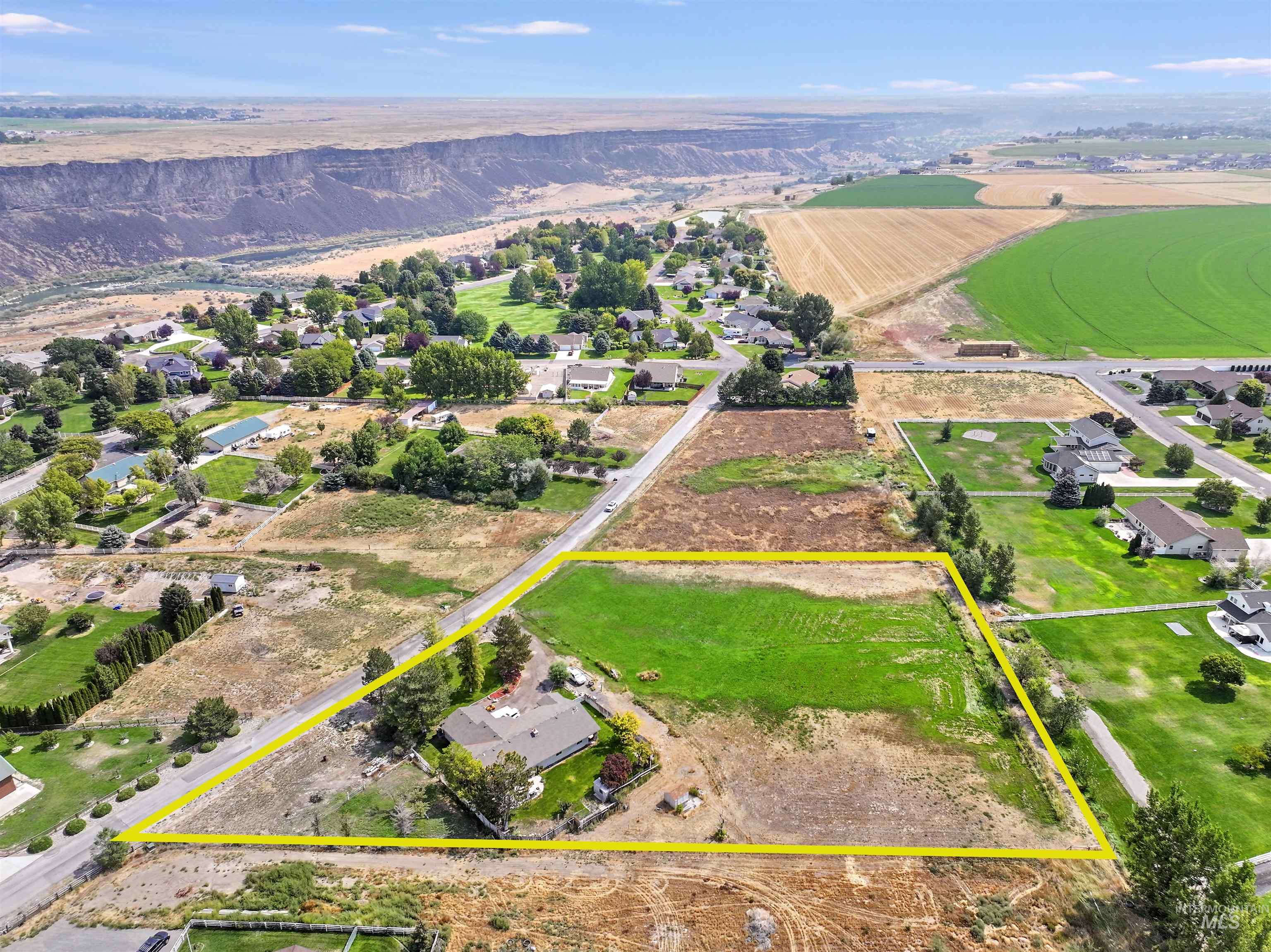 Twin Falls, Idaho, 83301, United States, 3 Bedrooms Bedrooms, ,2 BathroomsBathrooms,Residential,For Sale,1932611