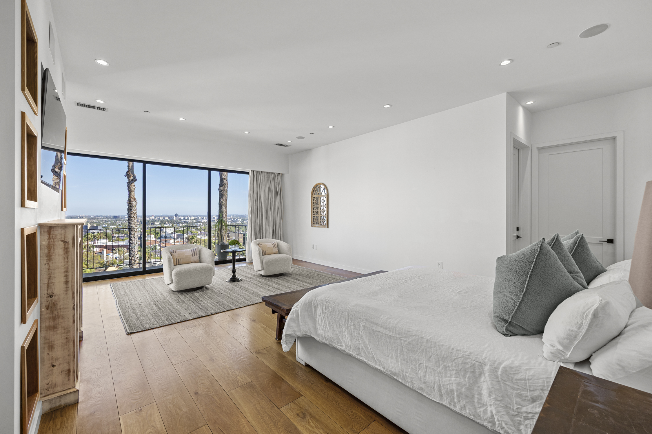  8241 Lincoln Terrace - 物件實景