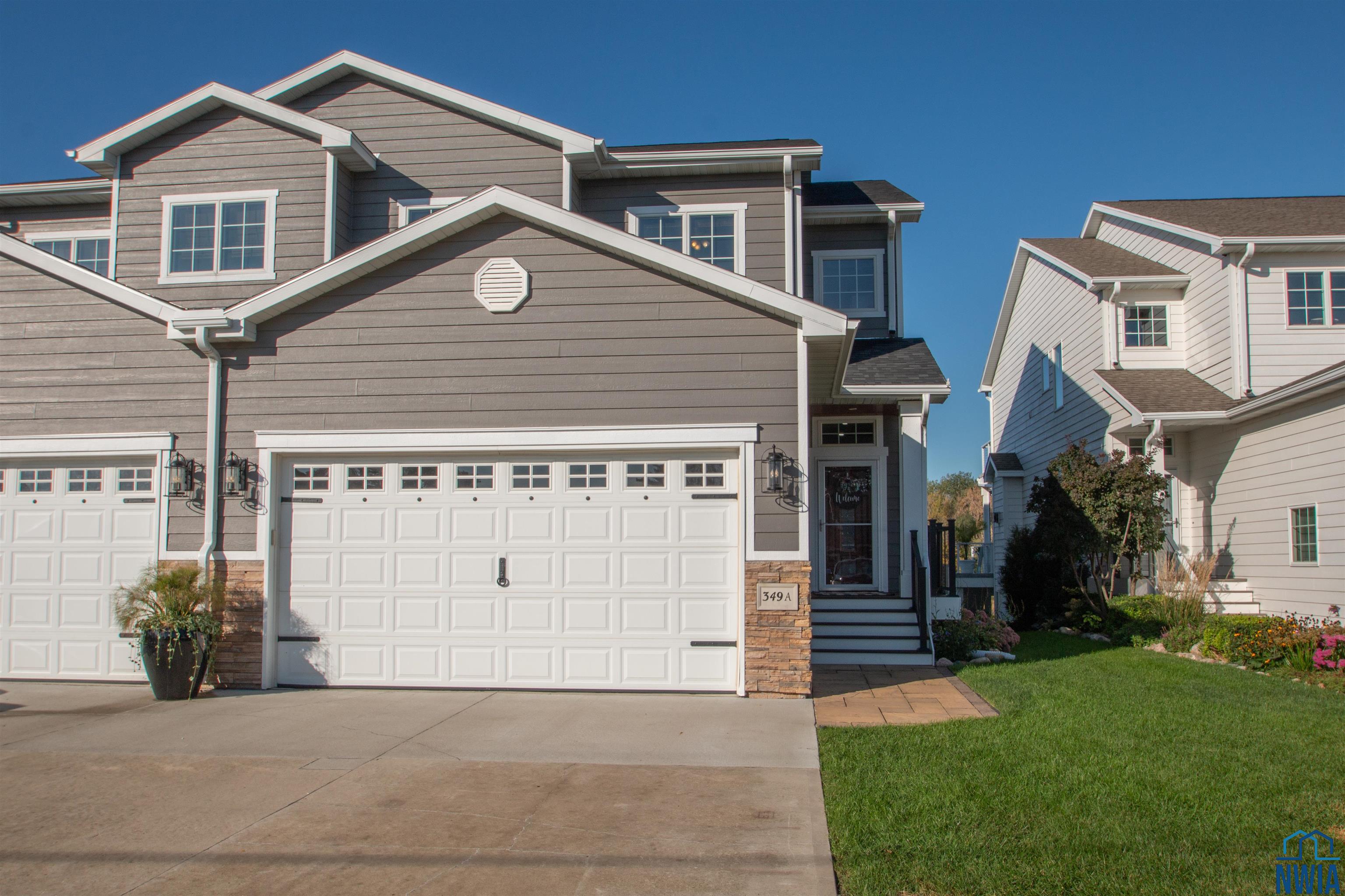 McCook Lake, South Dakota, 57049, United States, 3 Bedrooms Bedrooms, ,4 BathroomsBathrooms,Residential,For Sale,1974954