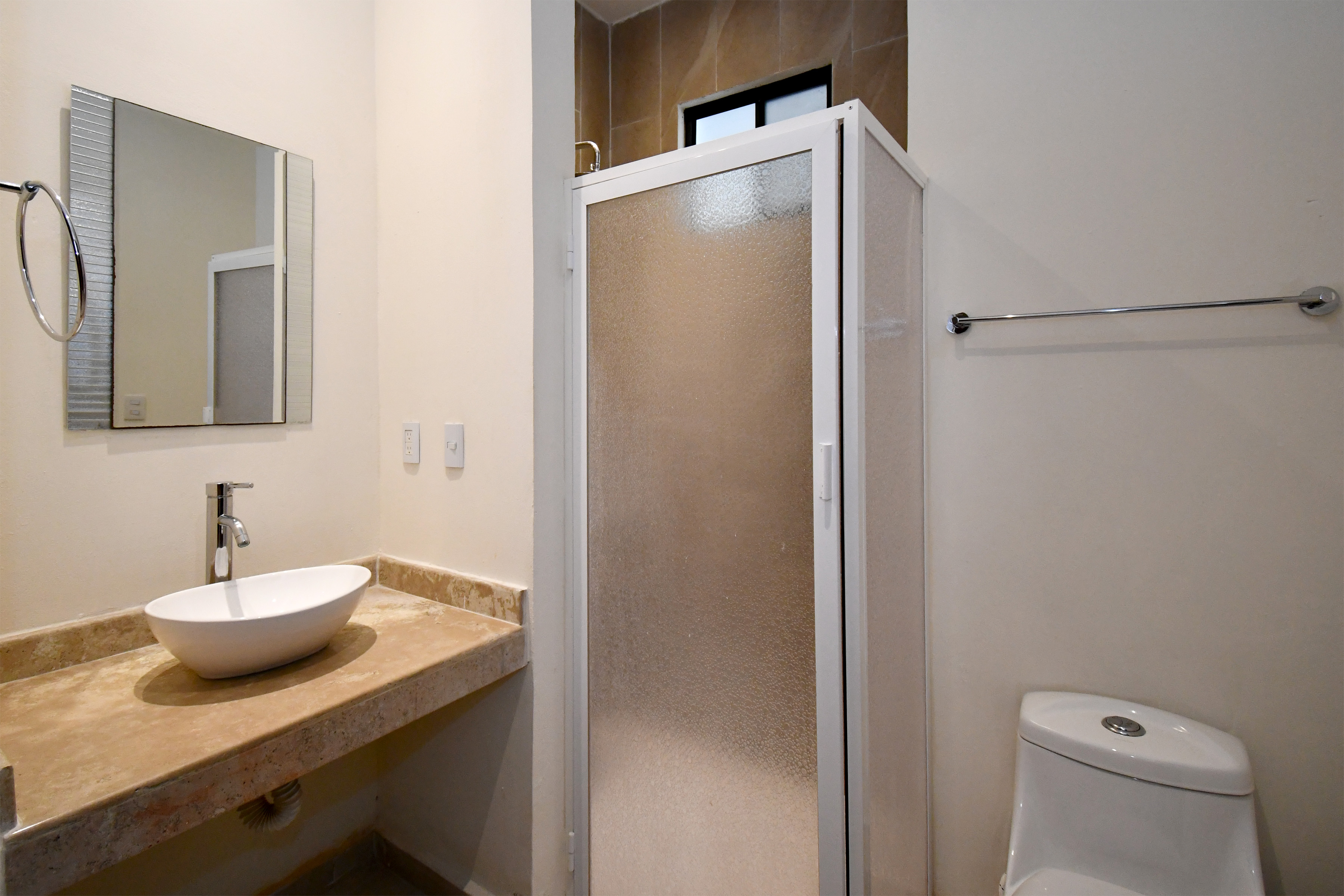 Comfort and Convenience in an Expansive Three-Bedroom Residence - 物件實景
