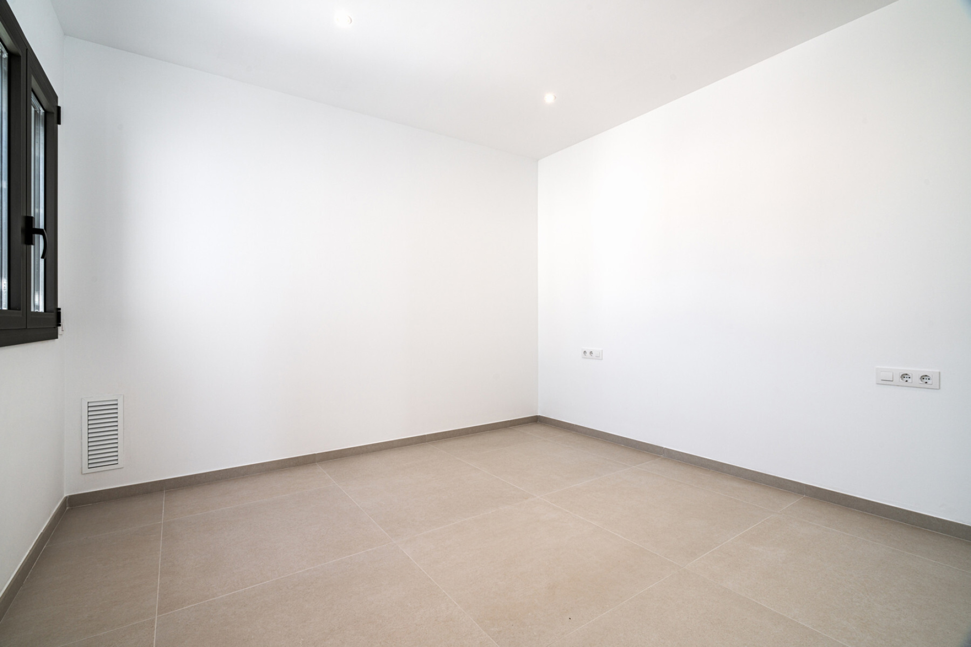  New minimalist building in Requesens - Empuriabrava - 物件實景