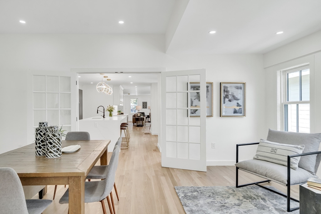Cambridge, Massachusetts, 02139, United States, 4 Bedrooms Bedrooms, ,5 BathroomsBathrooms,Residential,For Sale,1891277