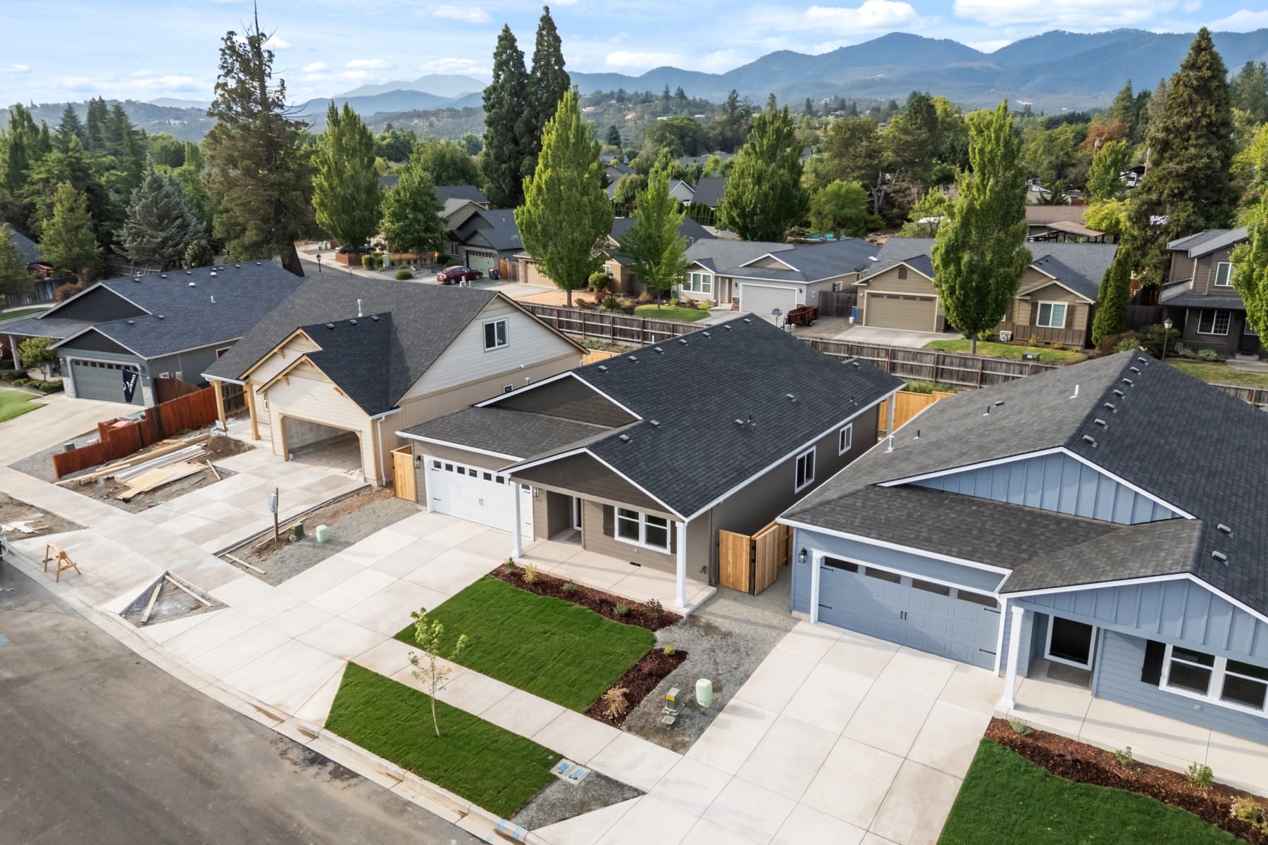  2217 Piazza Drive Medford, OR 97501 - 物件實景