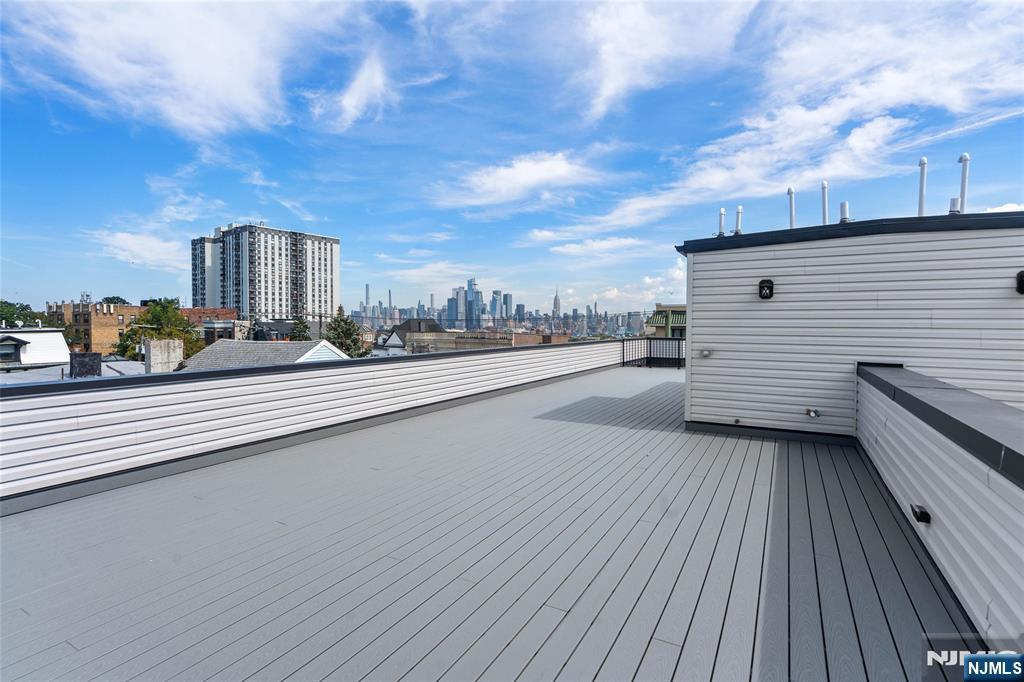 Jersey City, New Jersey, 07307, United States, 3 Bedrooms Bedrooms, ,2 BathroomsBathrooms,Residential,For Sale,1947058