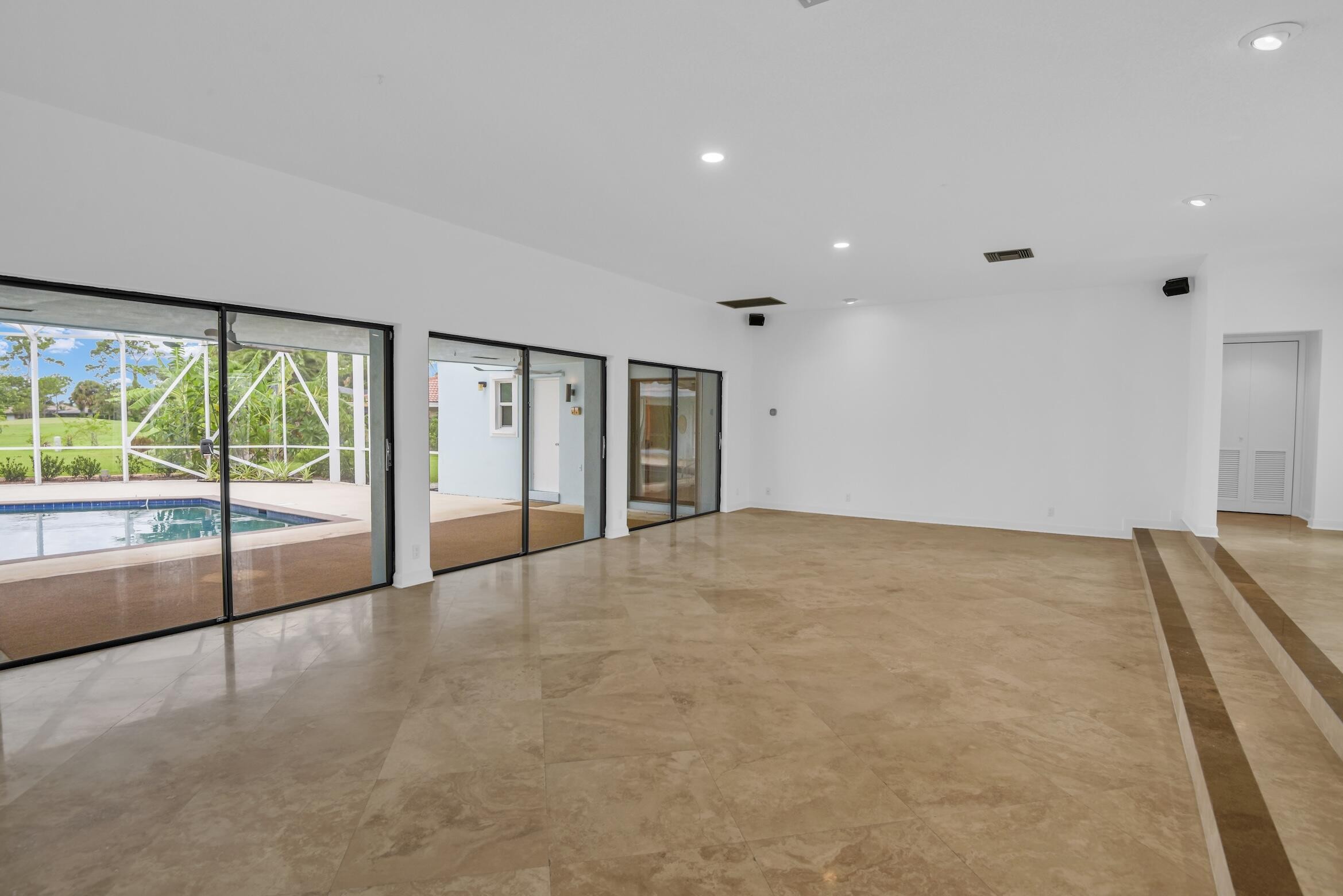 Atlantis, Florida, 33462, United States, 3 Bedrooms Bedrooms, ,3 BathroomsBathrooms,Residential,For Sale,1980286