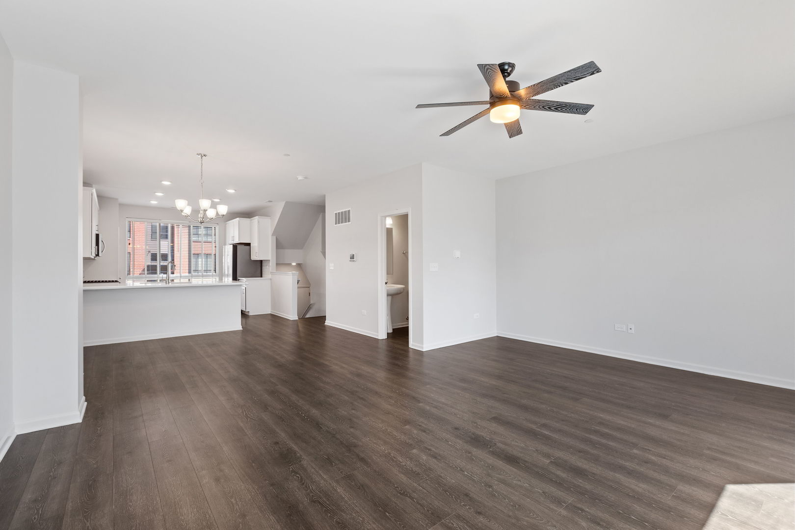 Schaumburg, Illinois, 60173, United States, 3 Bedrooms Bedrooms, ,3 BathroomsBathrooms,Residential,For Sale,1868457