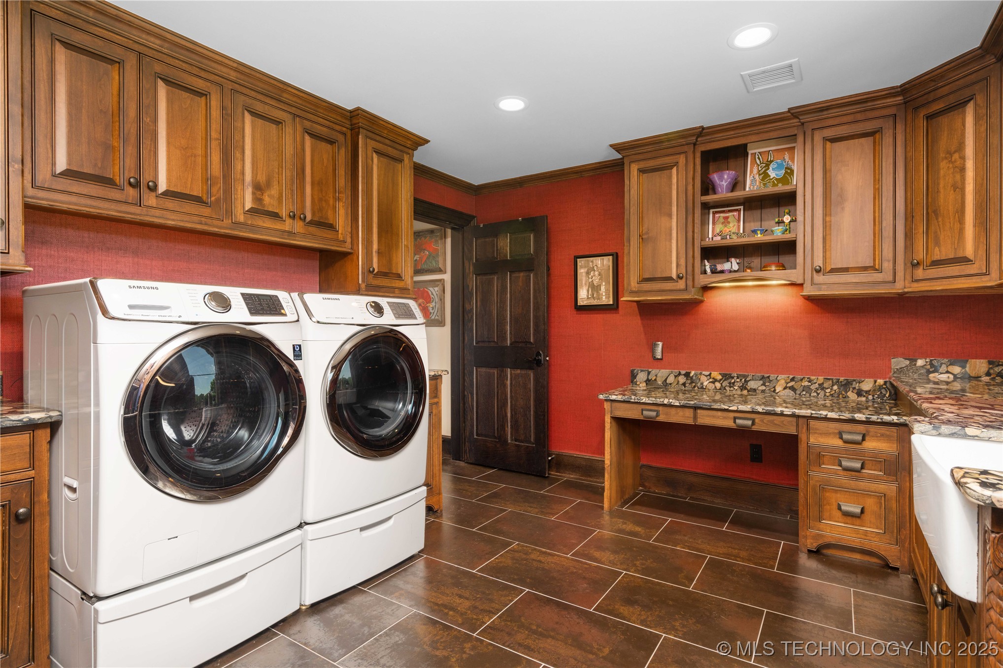 Bixby, Oklahoma, 74008, United States, 4 Bedrooms Bedrooms, ,5 BathroomsBathrooms,Residential,For Sale,1837310