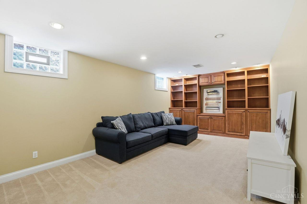 Cincinnati, Ohio, 45209, United States, 3 Bedrooms Bedrooms, ,4 BathroomsBathrooms,Residential,For Sale,2003338