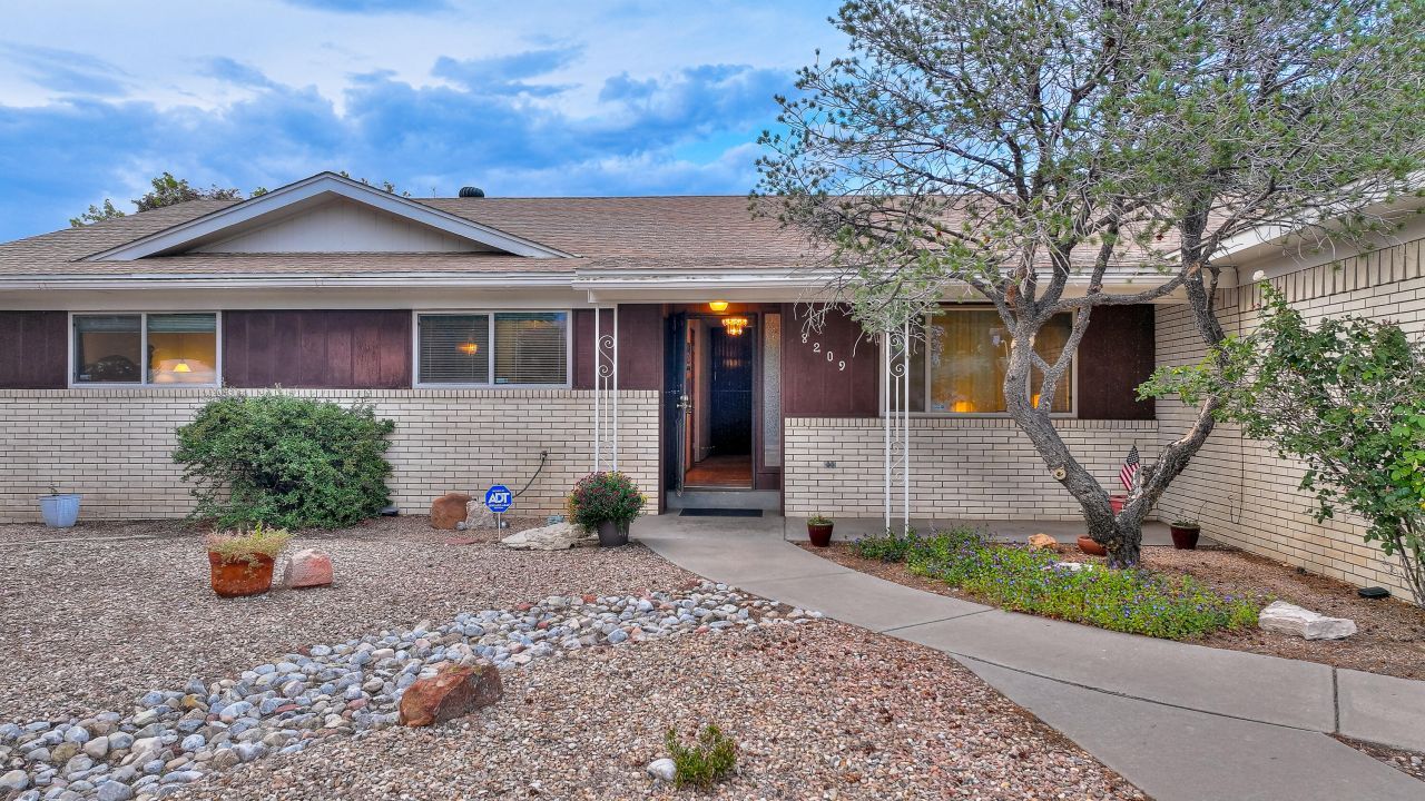 Albuquerque, New Mexico, 87109, United States, 4 Bedrooms Bedrooms, ,3 BathroomsBathrooms,Residential,For Sale,1940496