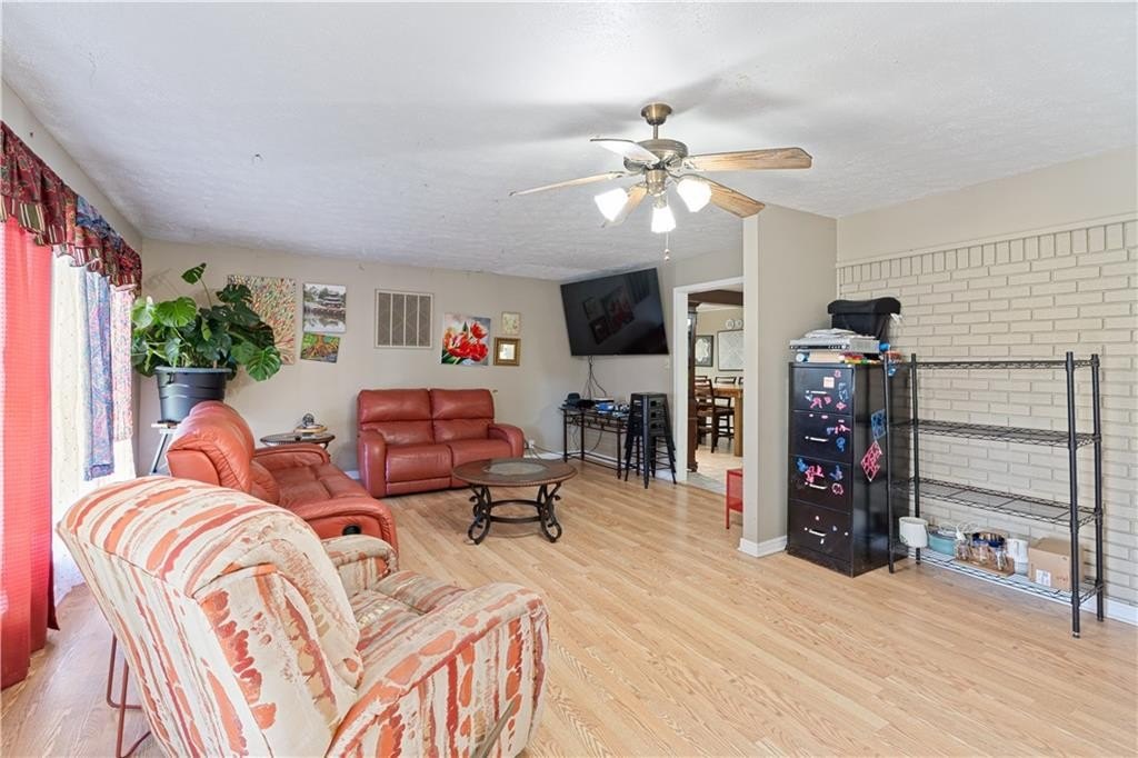 Siloam Springs, Arkansas, 72761, United States, 3 Bedrooms Bedrooms, ,4 BathroomsBathrooms,Residential,For Sale,1981853