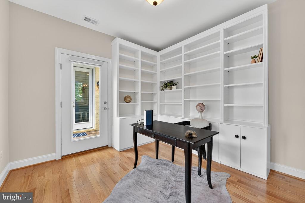 Arlington, Virginia, 22213, United States, 5 Bedrooms Bedrooms, ,5 BathroomsBathrooms,Residential,For Sale,1982488