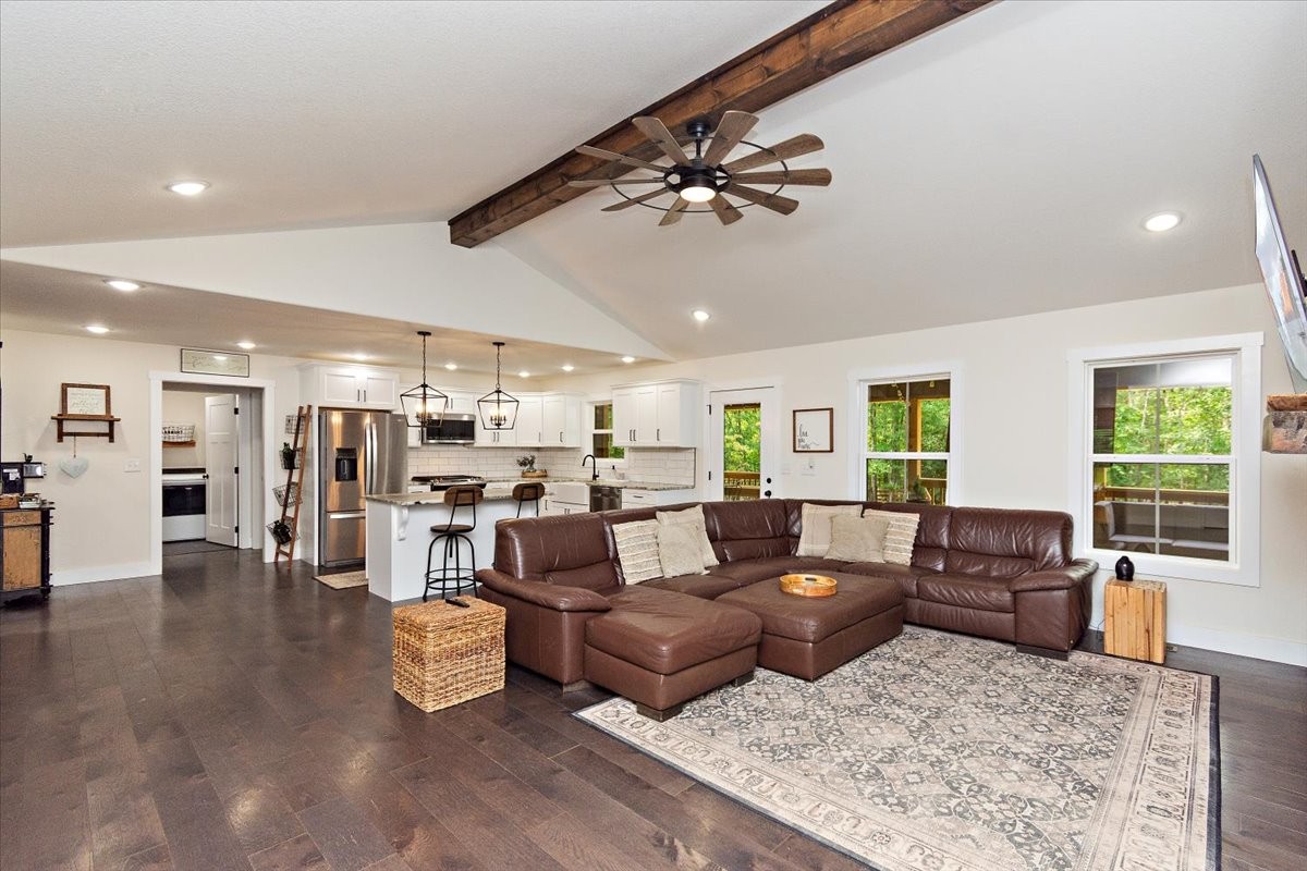 Monterey, Tennessee, 38574, United States, 3 Bedrooms Bedrooms, ,2 BathroomsBathrooms,Residential,For Sale,1907598