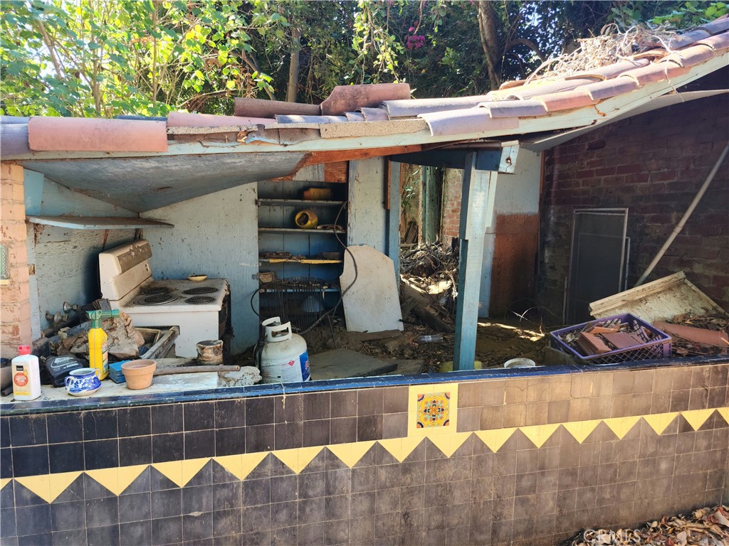 Riverside, California, 92501, United States, 4 Bedrooms Bedrooms, ,2 BathroomsBathrooms,Residential,For Sale,1966223