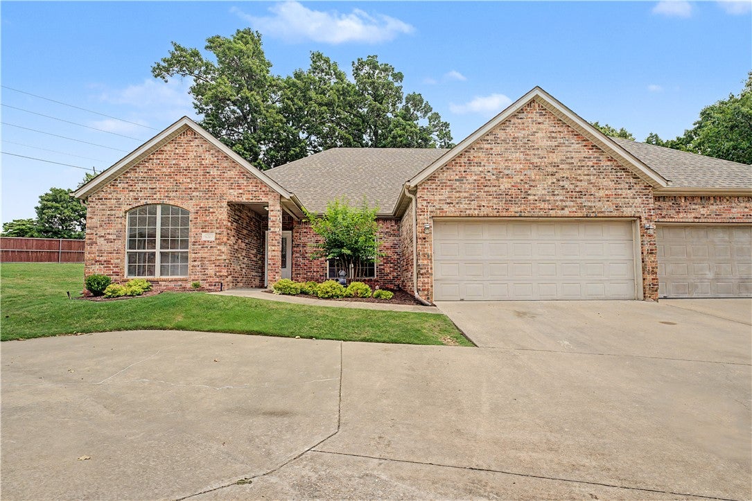 Meadow View Dr, Fayetteville, AR 72703