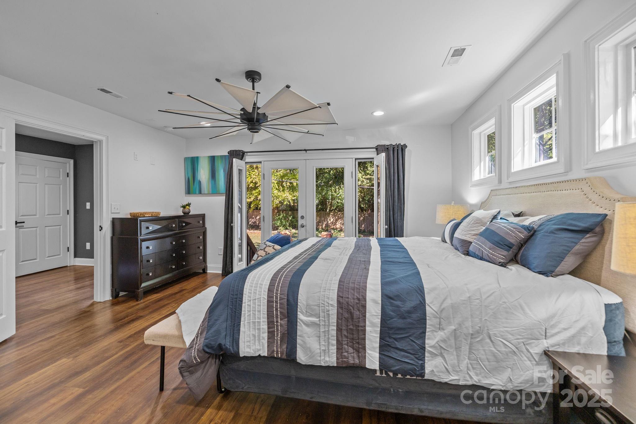 Charlotte, North Carolina, 28205, United States, 2 Bedrooms Bedrooms, ,2 BathroomsBathrooms,Residential,For Sale,1987651