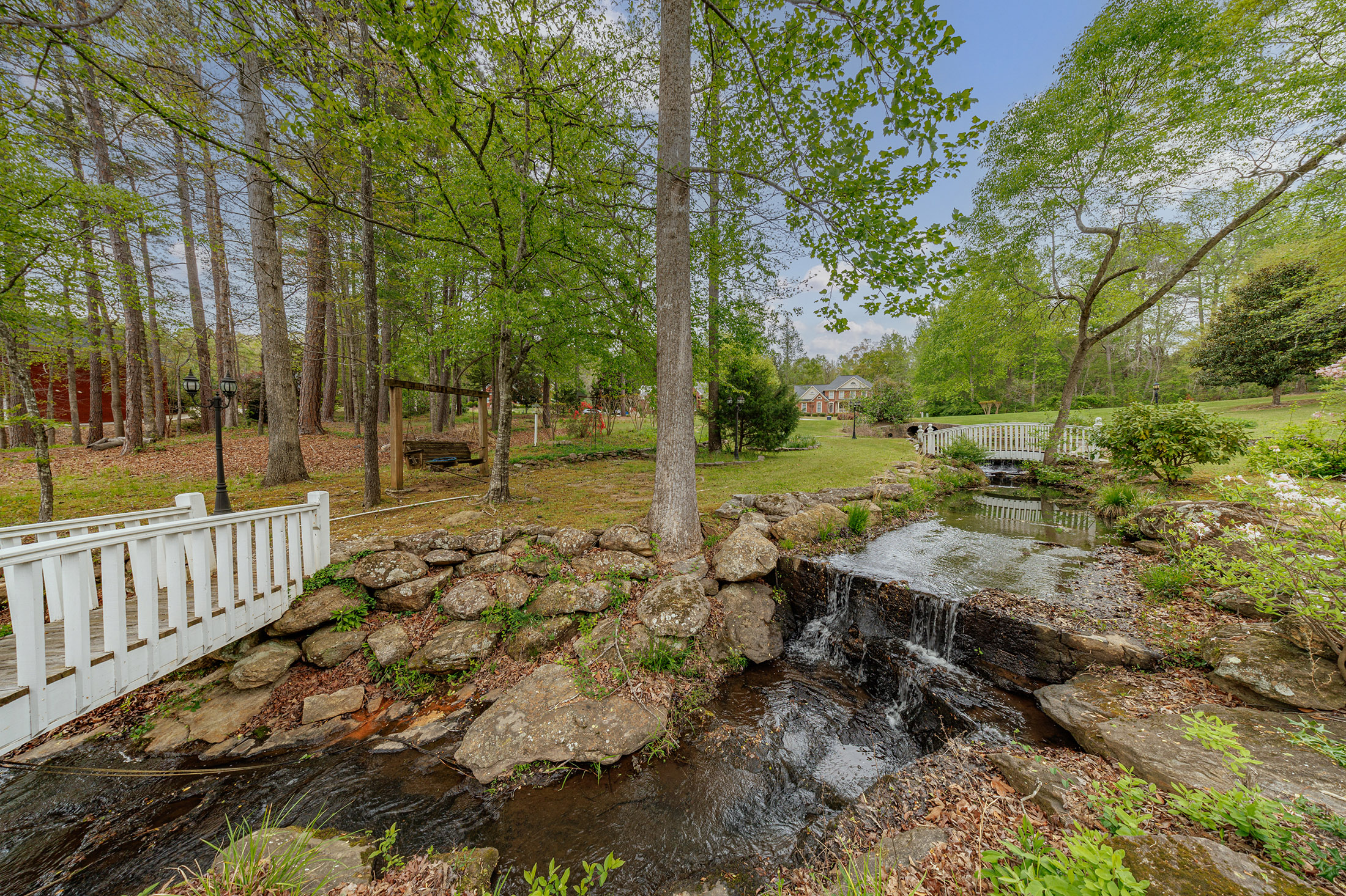  A Rare Opportunity to Own a Developer-Designed Lakefront Estate - 物件實景