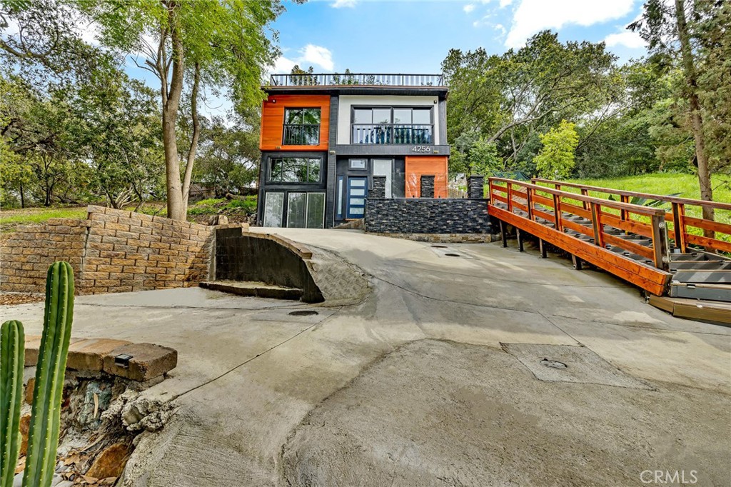 Woodland Hills, California, 91364, United States, 4 Bedrooms Bedrooms, ,2 BathroomsBathrooms,Residential,For Sale,1975100