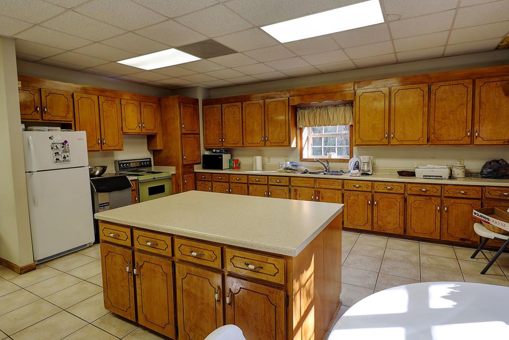 Headland, Alabama, 36345, United States, 5 Bedrooms Bedrooms, ,2 BathroomsBathrooms,Residential,For Sale,1991013