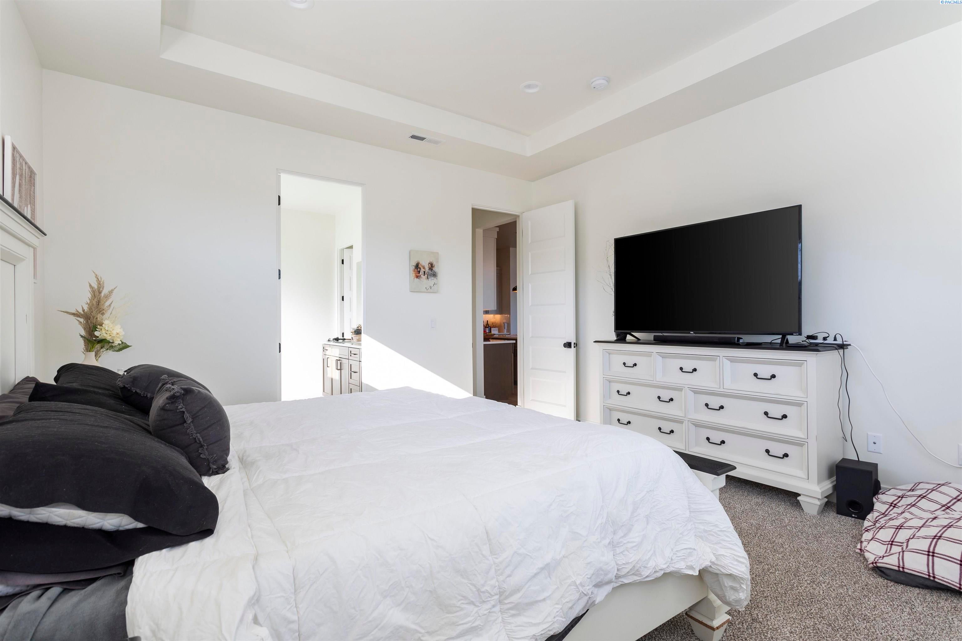 Kennewick, Washington, 99338, United States, 4 Bedrooms Bedrooms, ,3 BathroomsBathrooms,Residential,For Sale,2010743