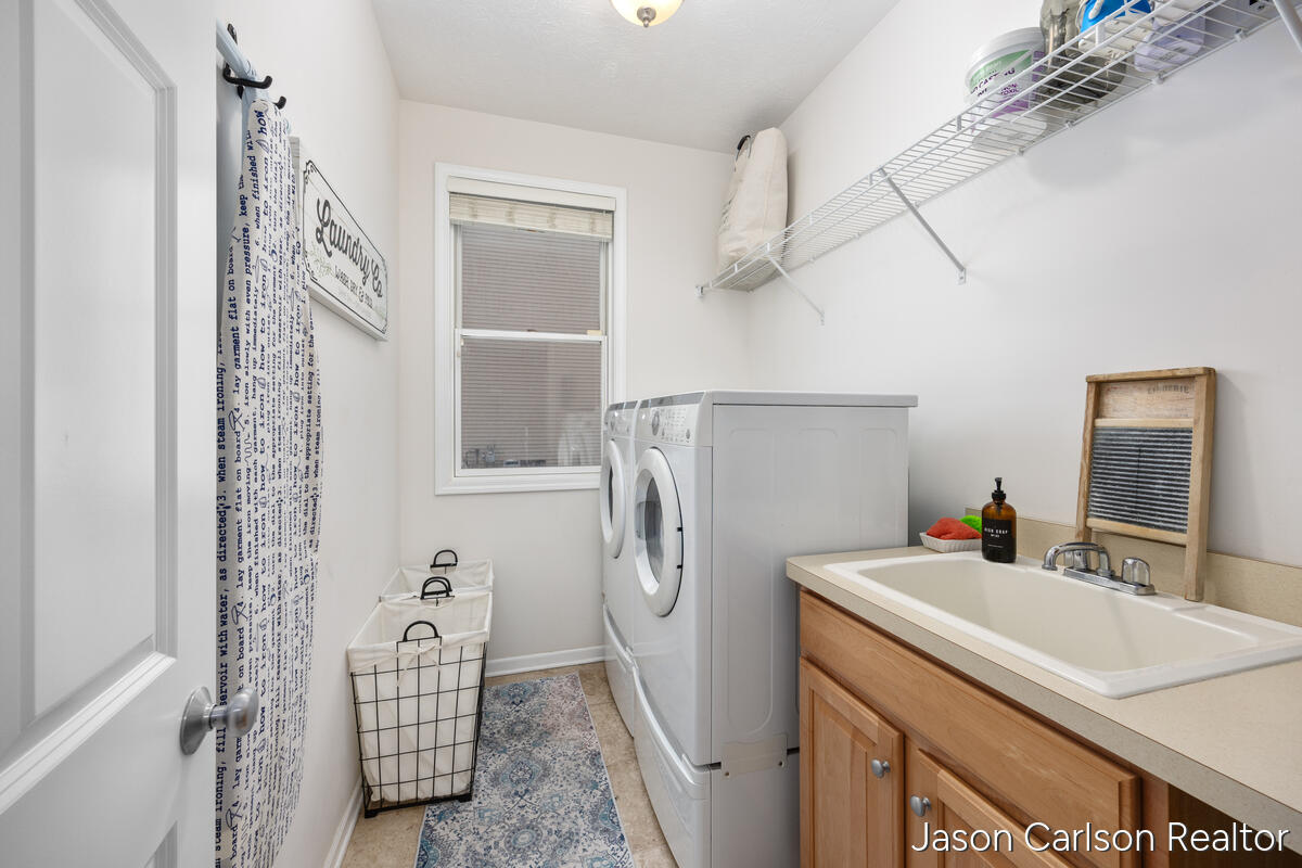 Caledonia, Michigan, 49316, United States, 4 Bedrooms Bedrooms, ,3 BathroomsBathrooms,Residential,For Sale,2008089