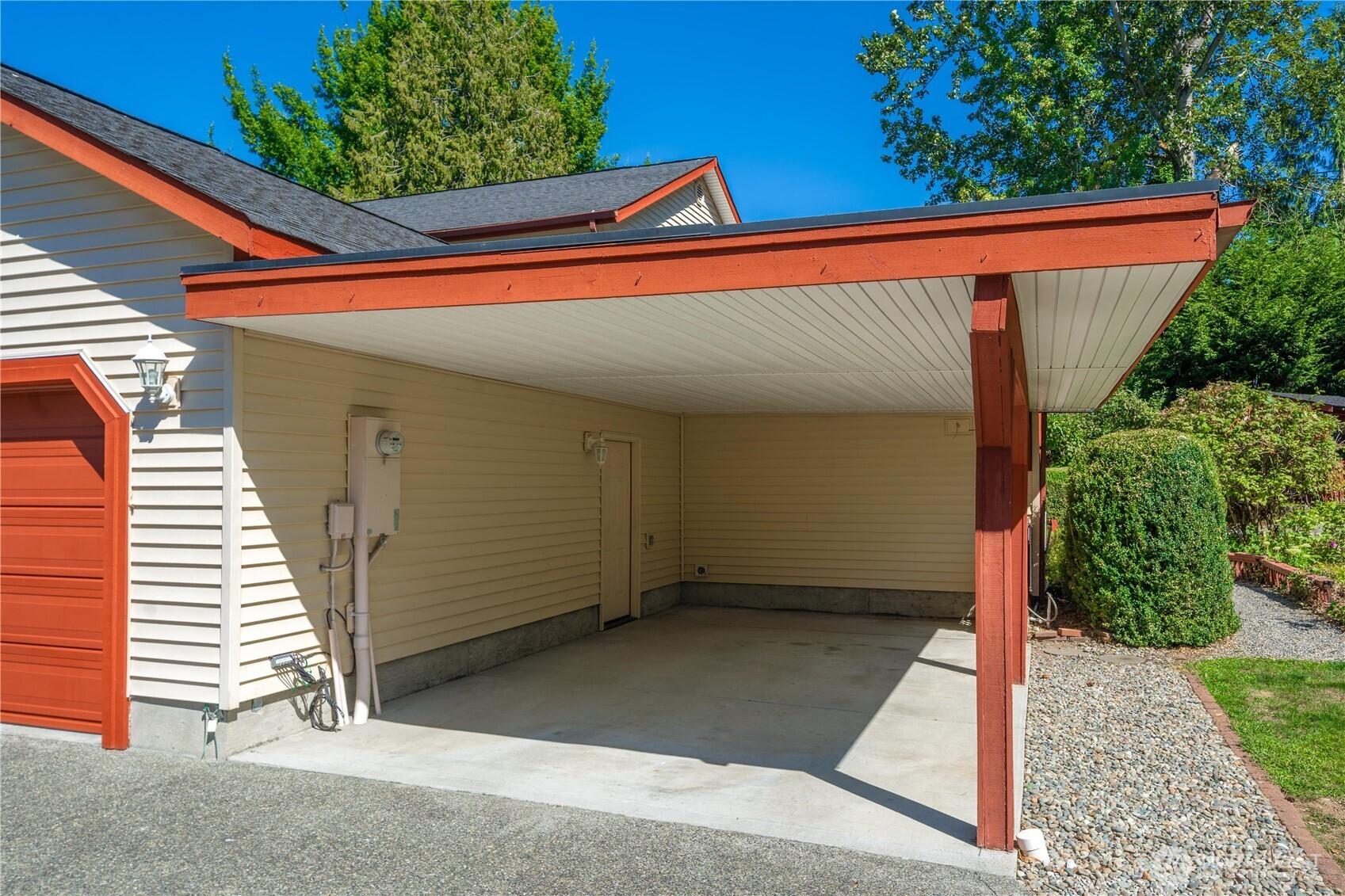 DES MOINES, Washington, 98198, United States, 5 Bedrooms Bedrooms, ,4 BathroomsBathrooms,Residential,For Sale,1927220