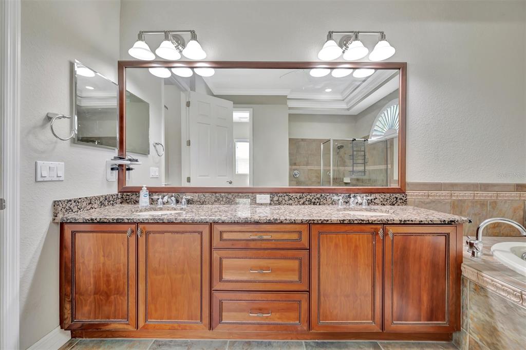 Bradenton, Florida, 34212, United States, 3 Bedrooms Bedrooms, ,4 BathroomsBathrooms,Residential,For Sale,1910869