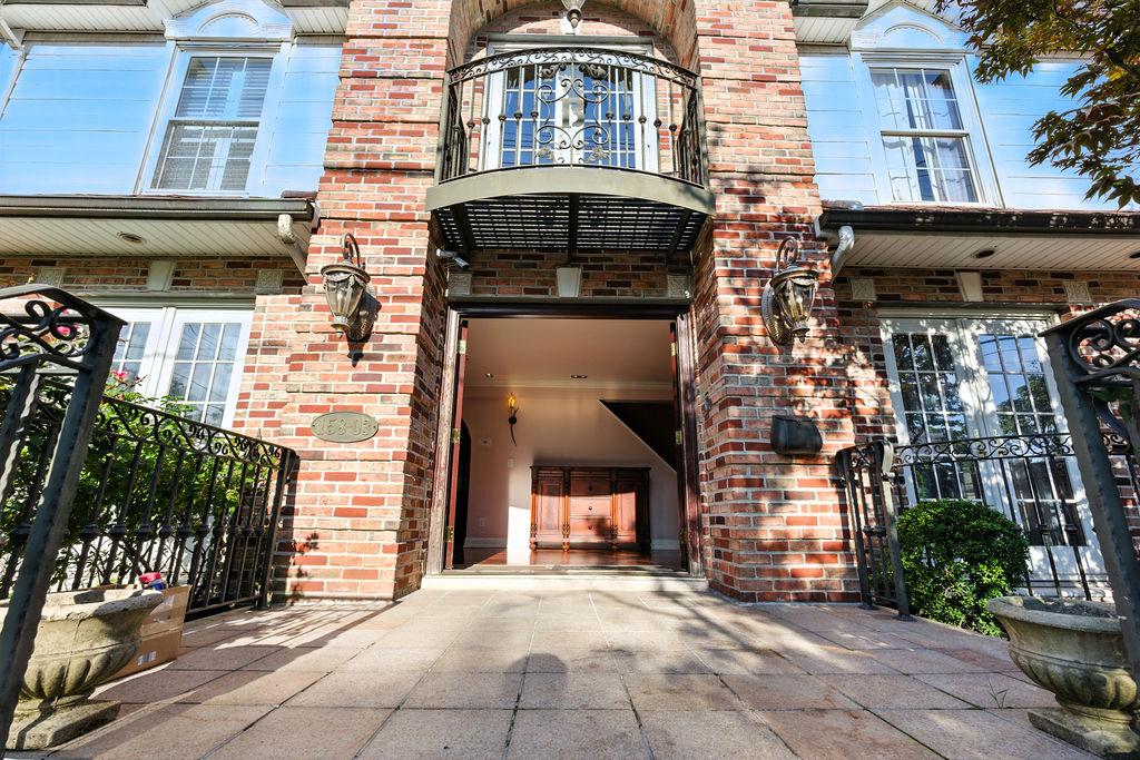 Howard Beach, New York, 11414, United States, 4 Bedrooms Bedrooms, ,4 BathroomsBathrooms,Residential,For Sale,1984168