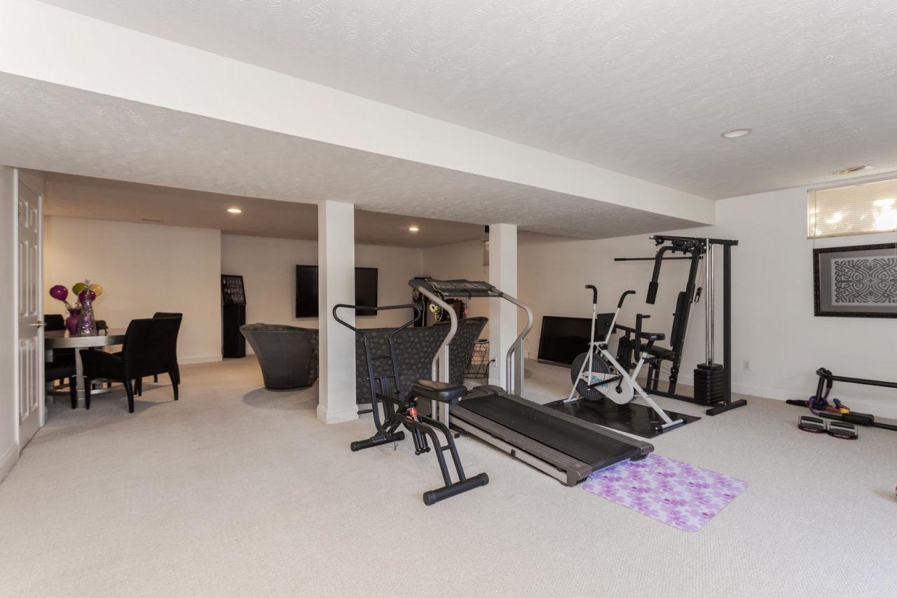 Bloomington, Illinois, 61704, United States, 6 Bedrooms Bedrooms, ,5 BathroomsBathrooms,Residential,For Sale,1793888
