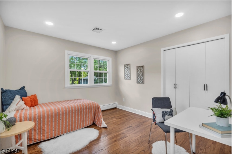 Berkeley Heights Twp., New Jersey, 07922, United States, 5 Bedrooms Bedrooms, ,3 BathroomsBathrooms,Residential,For Sale,1927400