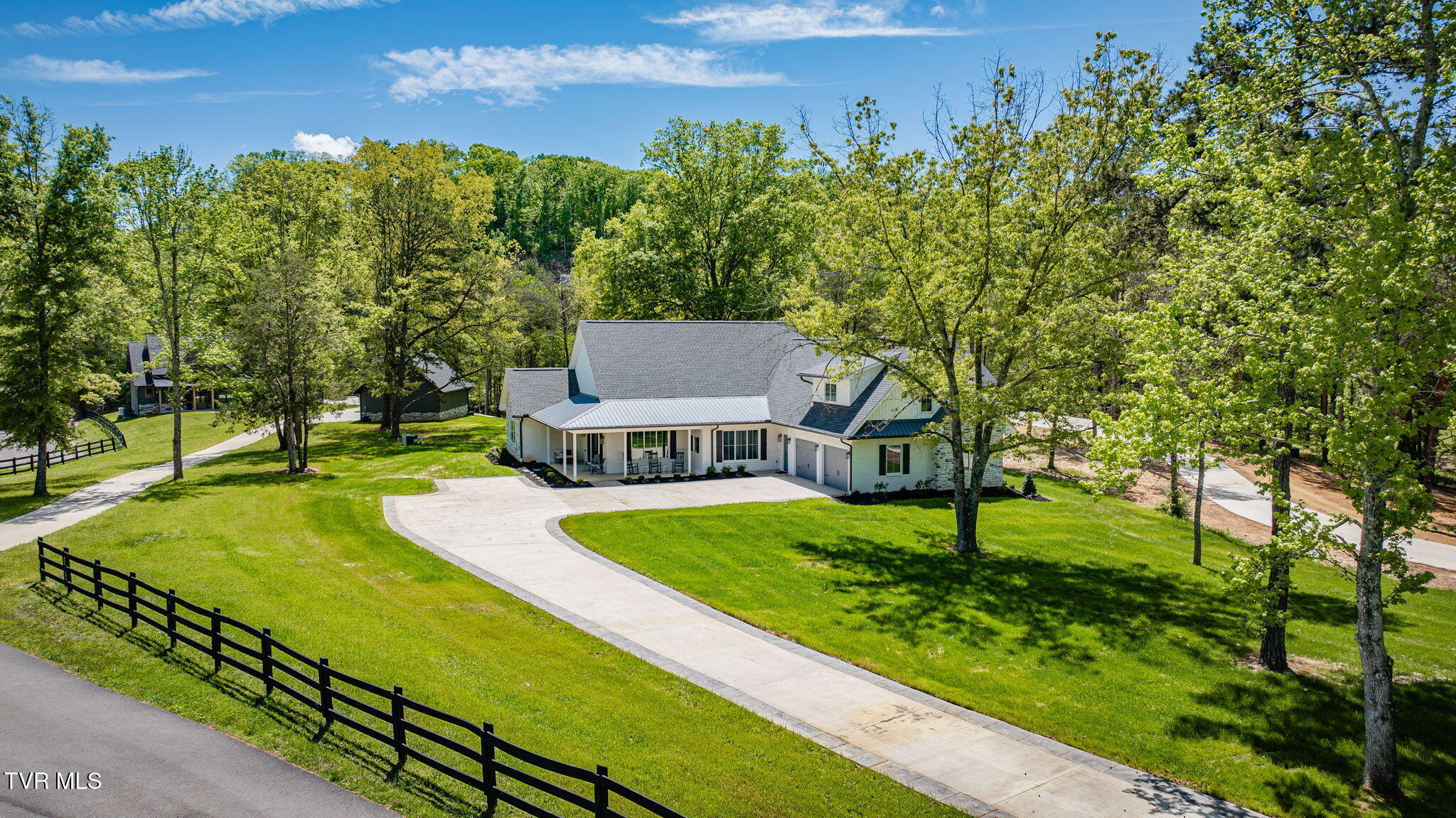 Dandridge, Tennessee, 37725, United States, 3 Bedrooms Bedrooms, ,4 BathroomsBathrooms,Residential,For Sale,2040308