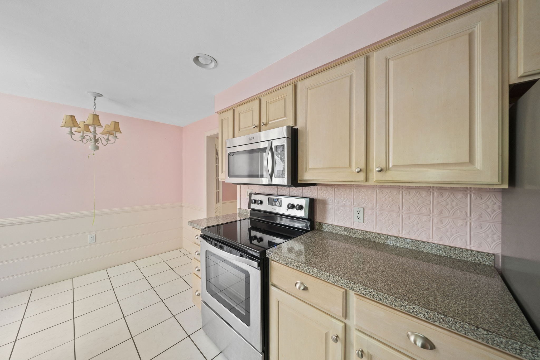 Braintree, Massachusetts, 02184, United States, 2 Bedrooms Bedrooms, ,2 BathroomsBathrooms,Residential,For Sale,1899290