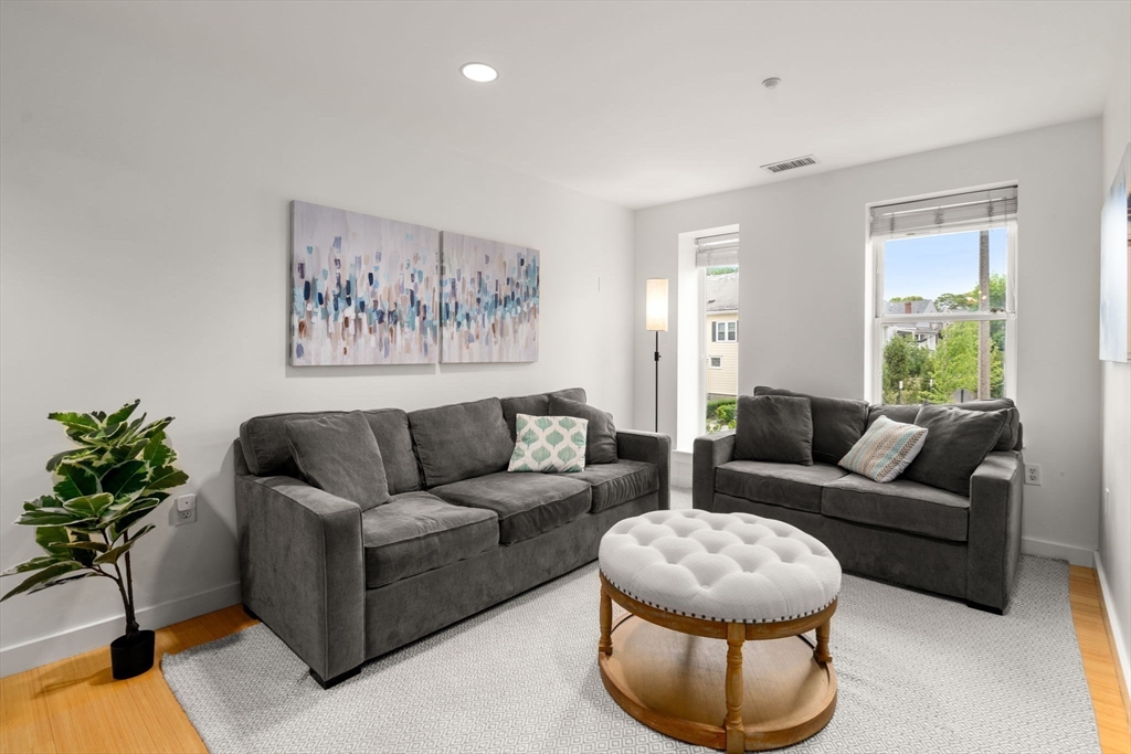 Boston, Massachusetts, 02135, United States, 3 Bedrooms Bedrooms, ,2 BathroomsBathrooms,Residential,For Sale,1827699