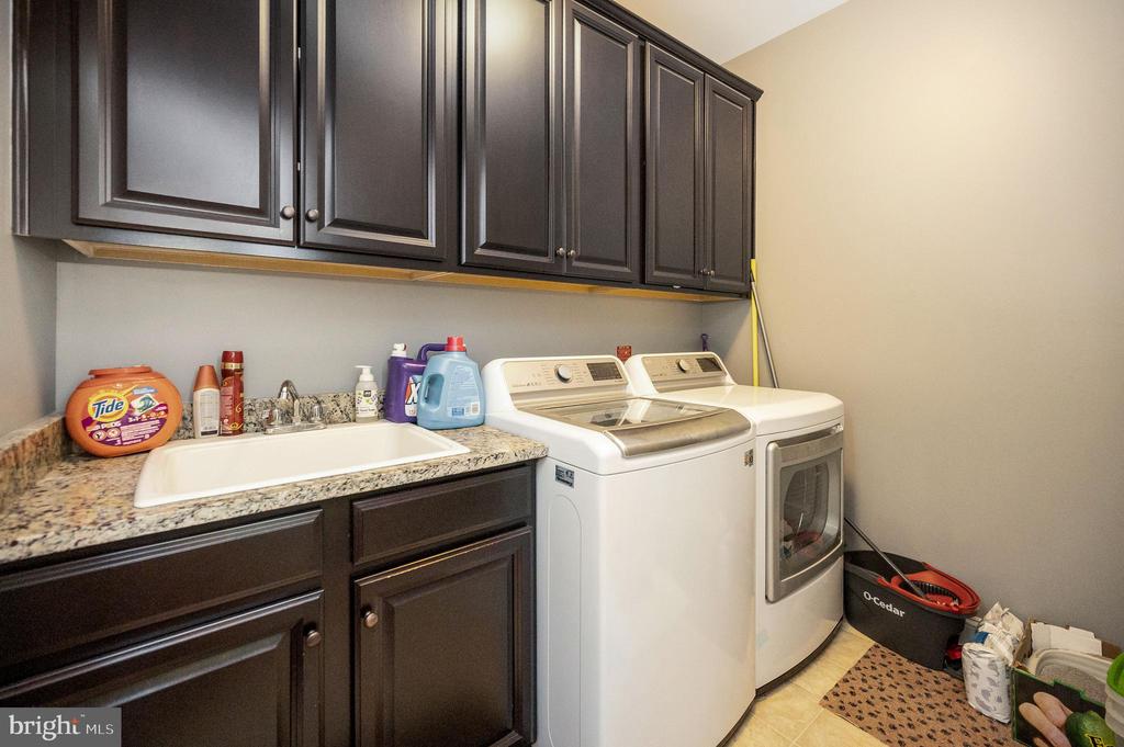 Woodbridge, Virginia, 22193, United States, 6 Bedrooms Bedrooms, ,6 BathroomsBathrooms,Residential,For Sale,1919107