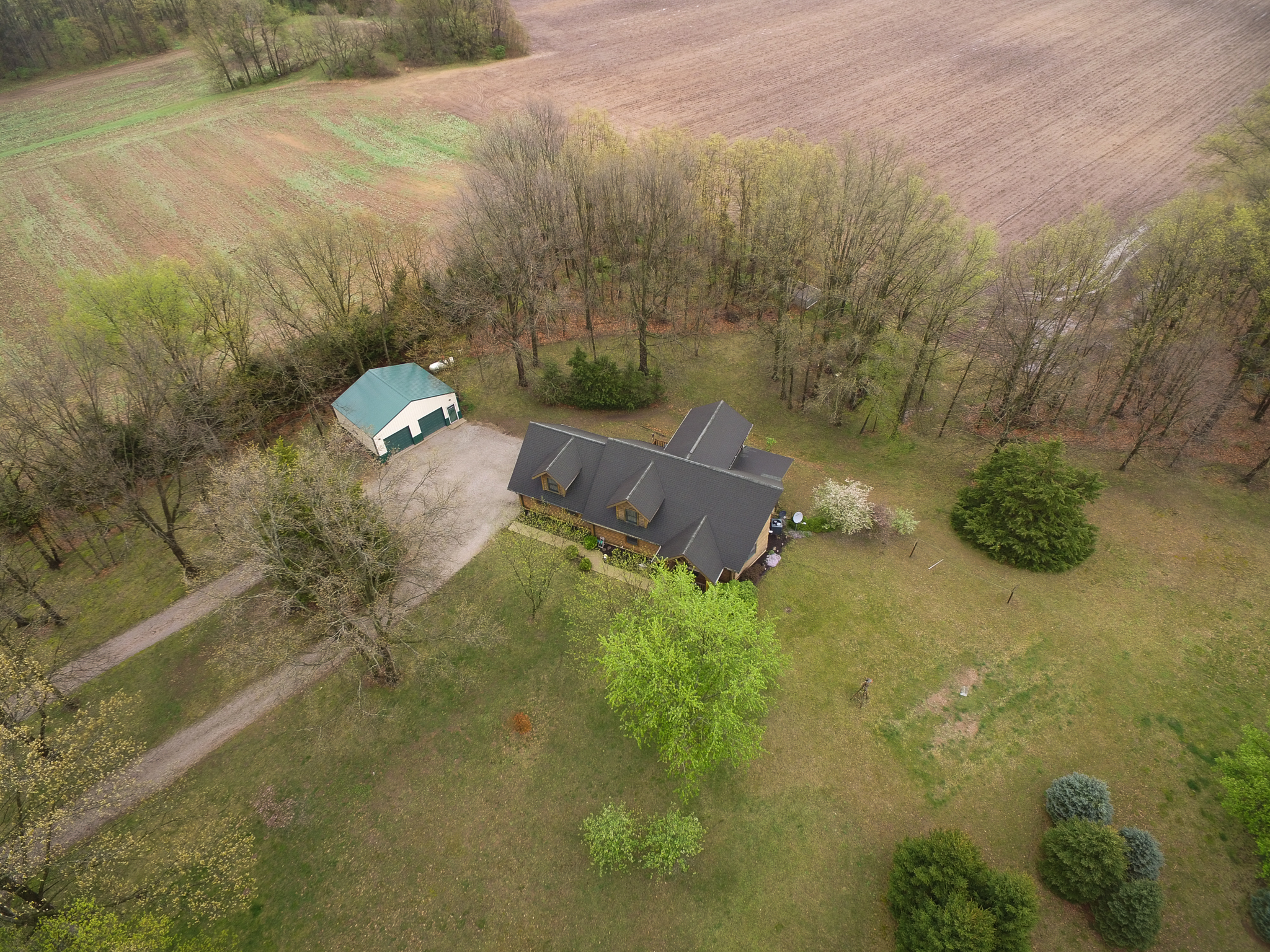  Custom Log Home Located on 2.7 Acres - 物件實景