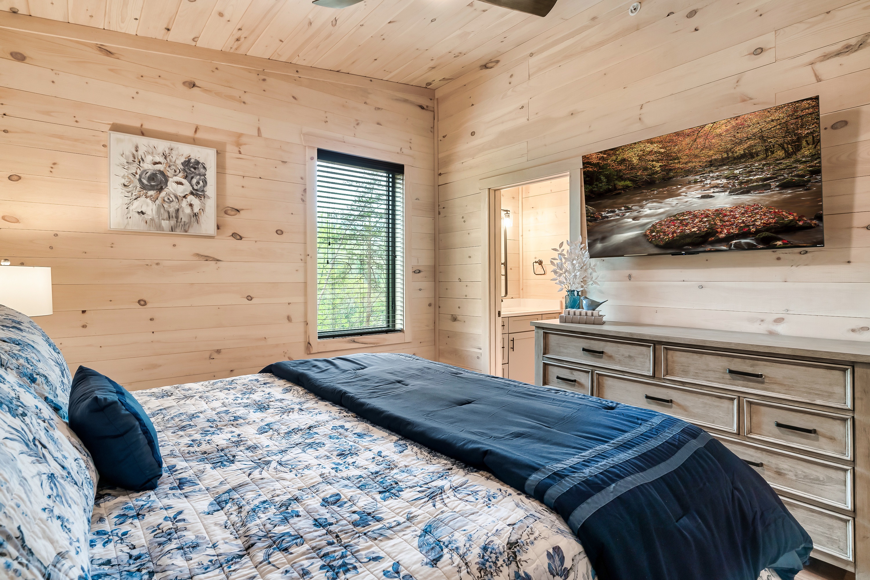 Gatlinburg, Tennessee, 37738, United States, 5 Bedrooms Bedrooms, ,4 BathroomsBathrooms,Residential,For Sale,1920322