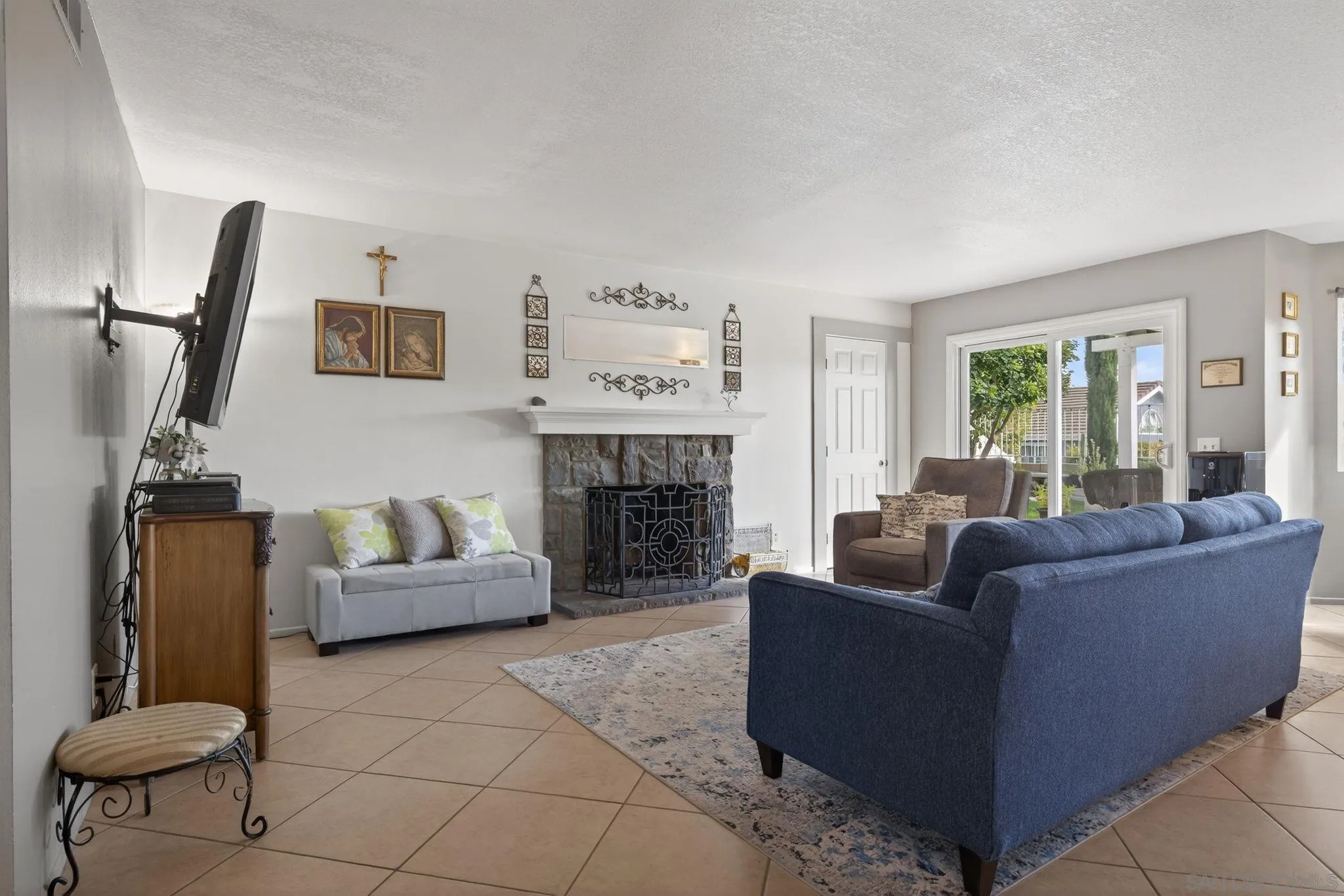 Camarillo, California, 93010, United States, 5 Bedrooms Bedrooms, ,4 BathroomsBathrooms,Residential,For Sale,2001849