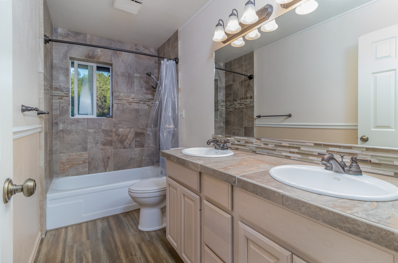 Bonners Ferry, Idaho, 83805, United States, 5 Bedrooms Bedrooms, ,5 BathroomsBathrooms,Residential,For Sale,1879157