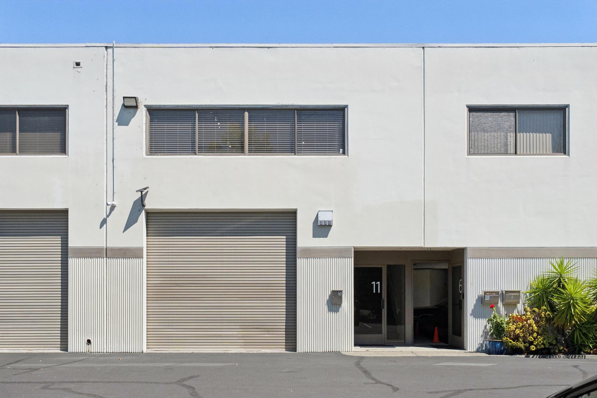  Creative Loft-Style Commercial Space with 15+ Foot Ceilings - 物件實景