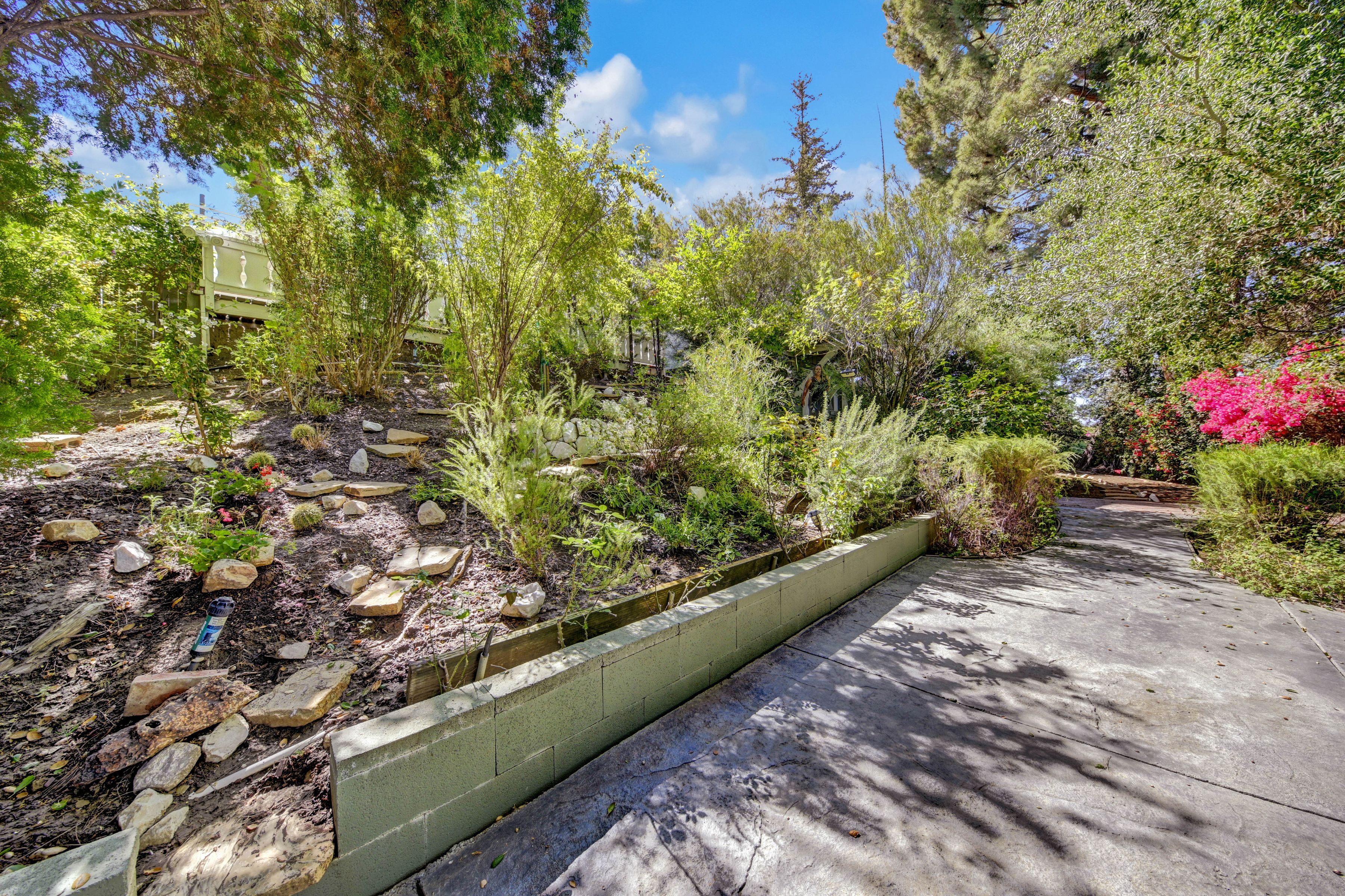  4947 Serrania Avenue - 物件實景