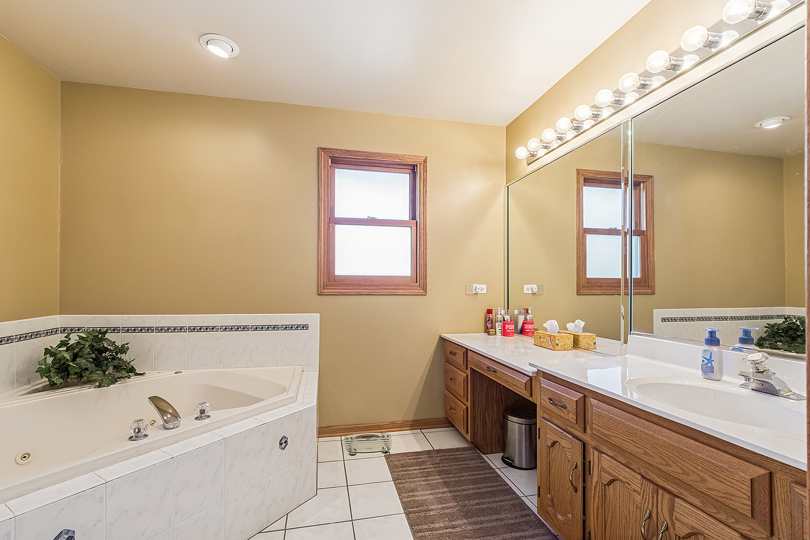 Orland Park, Illinois, 60467, United States, 4 Bedrooms Bedrooms, ,4 BathroomsBathrooms,Residential,For Sale,1984094