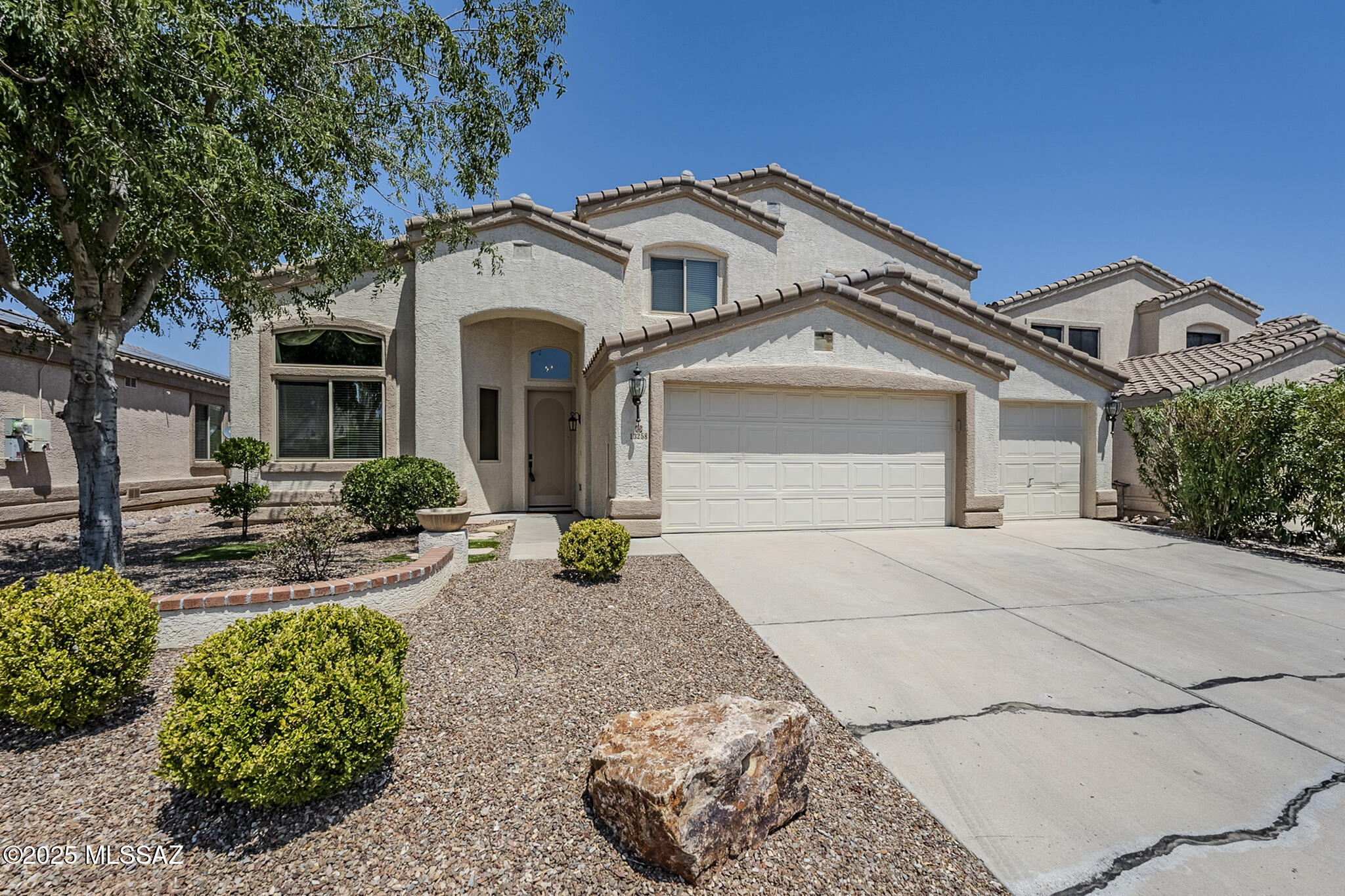 Oro Valley, Arizona, 85755, United States, 5 Bedrooms Bedrooms, ,3 BathroomsBathrooms,Residential,For Sale,1918378