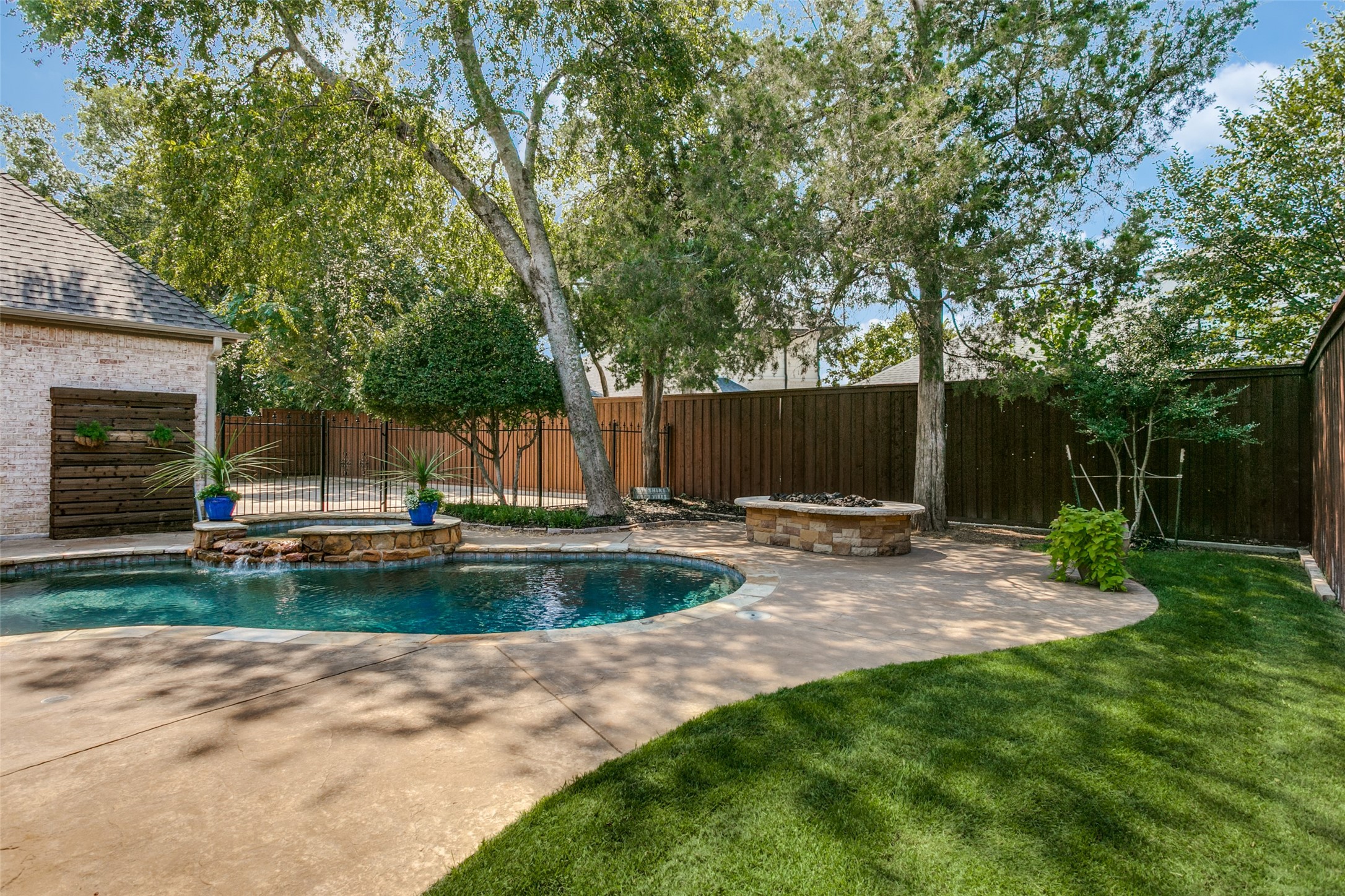 Grapevine, Texas, 76092, United States, 4 Bedrooms Bedrooms, ,3 BathroomsBathrooms,Residential,For Sale,1951115