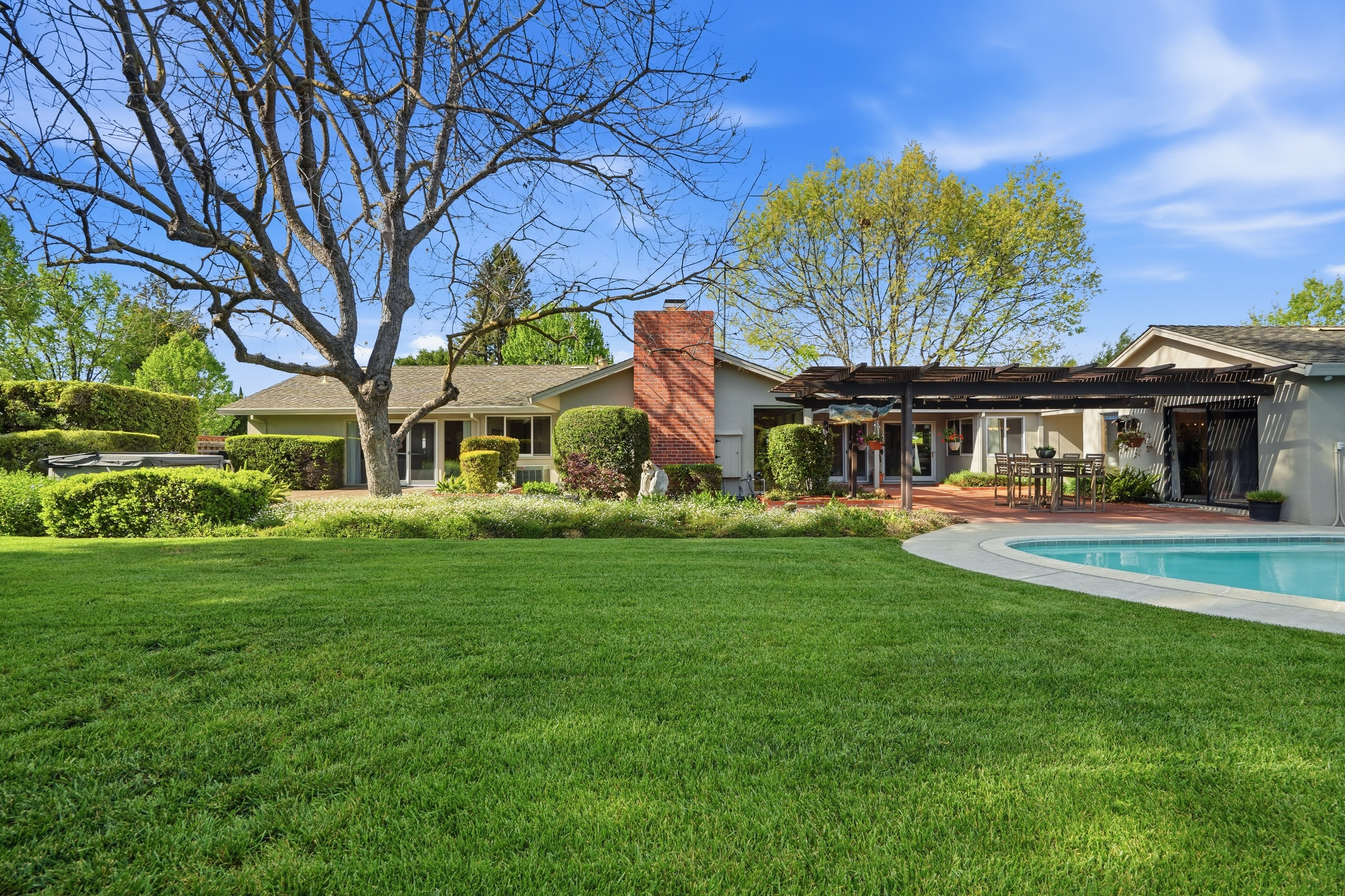  Single-Level Rancher in Coveted Neighborhood - 物件實景