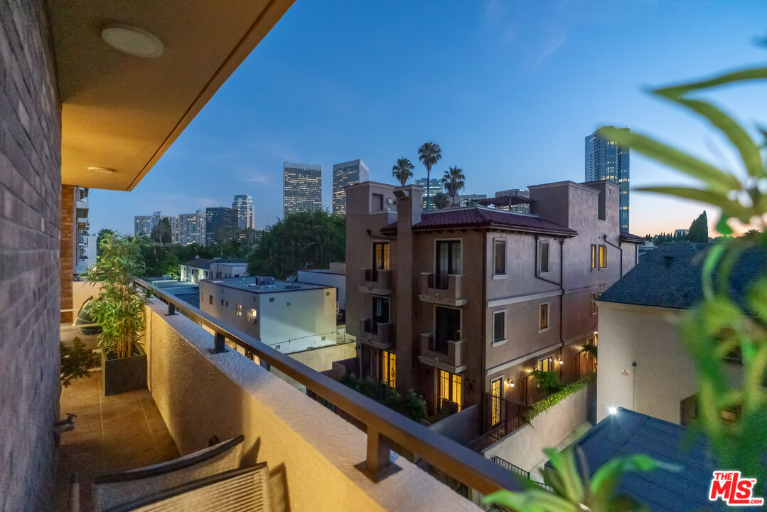 Beverly Hills, California, 90212, United States, 2 Bedrooms Bedrooms, ,3 BathroomsBathrooms,Residential,For Sale,1891933