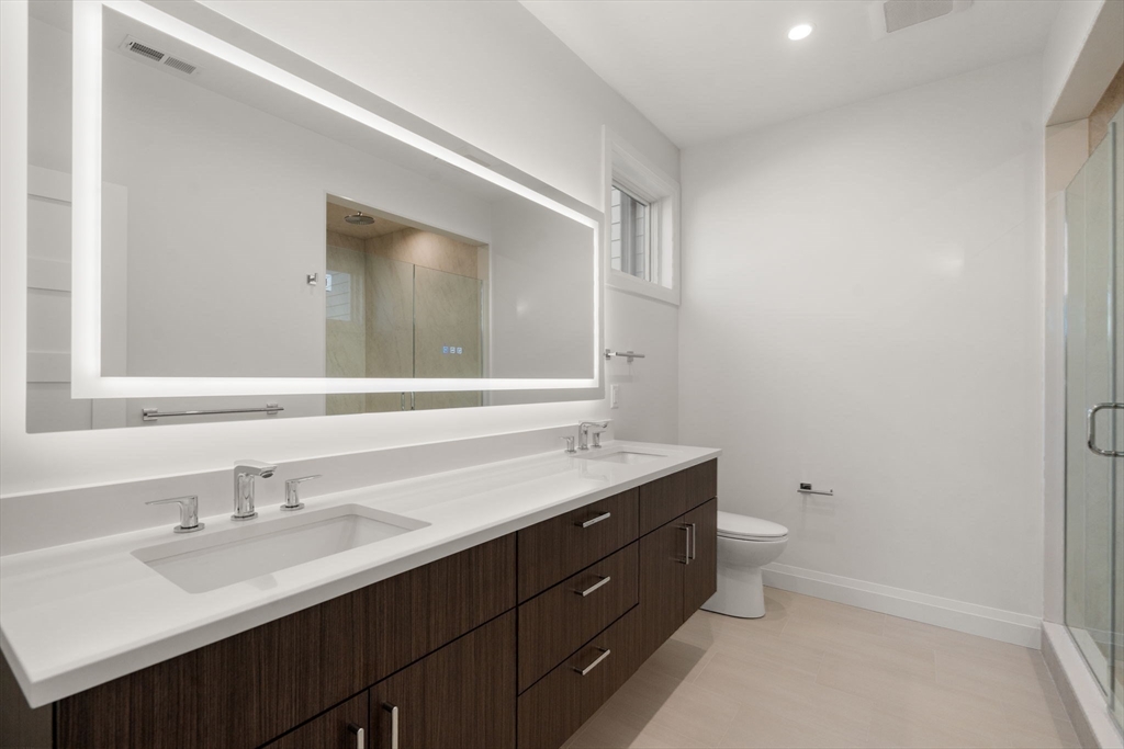 Newton, Massachusetts, 02461, United States, 5 Bedrooms Bedrooms, ,5 BathroomsBathrooms,Residential,For Sale,1995972