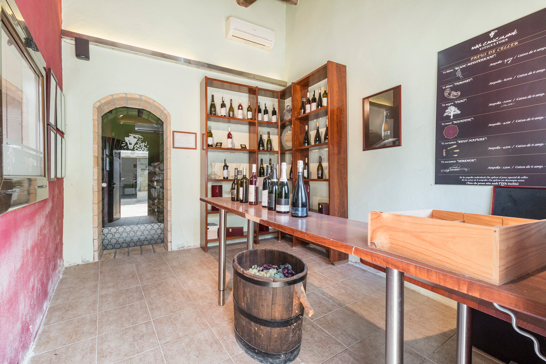  Historic Winery Estate with Vineyards in Penedes for Sale - 物件實景